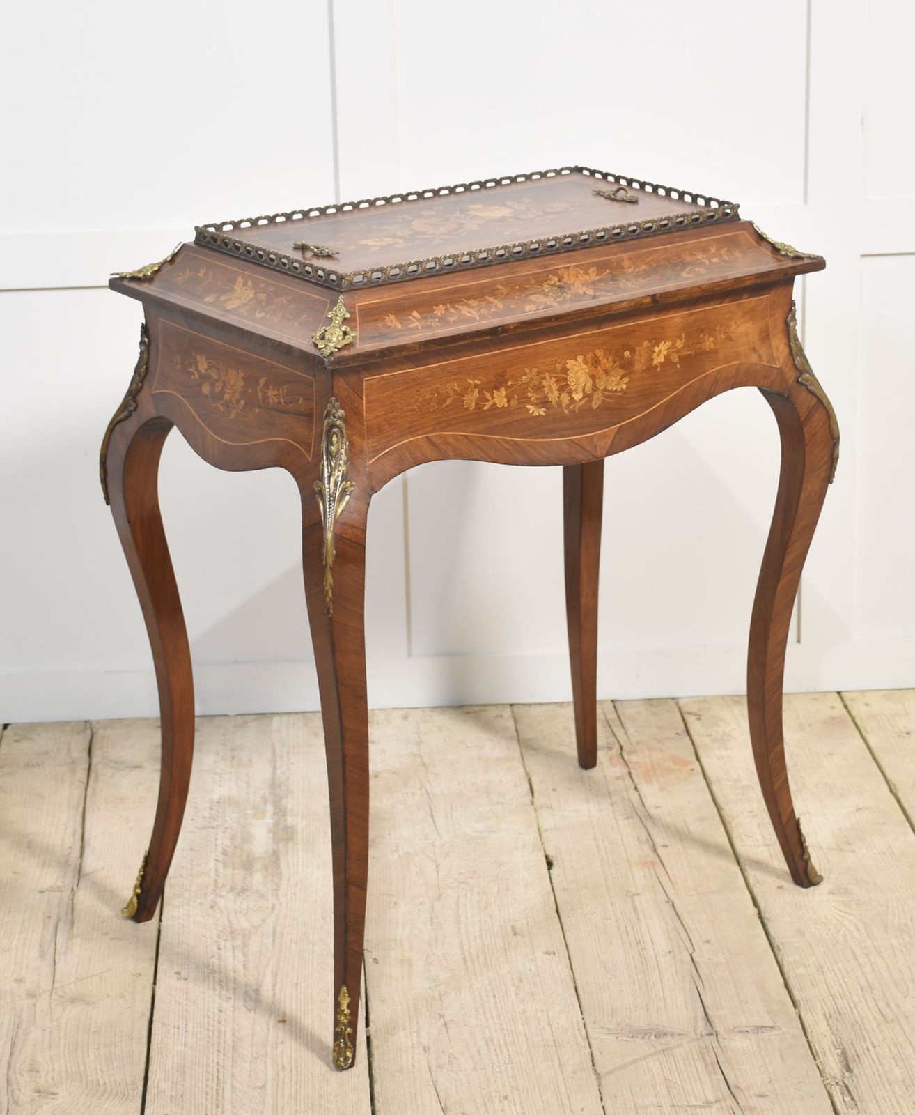 19th Century Mahogany Inlaid Jardinere Planter photo furniture