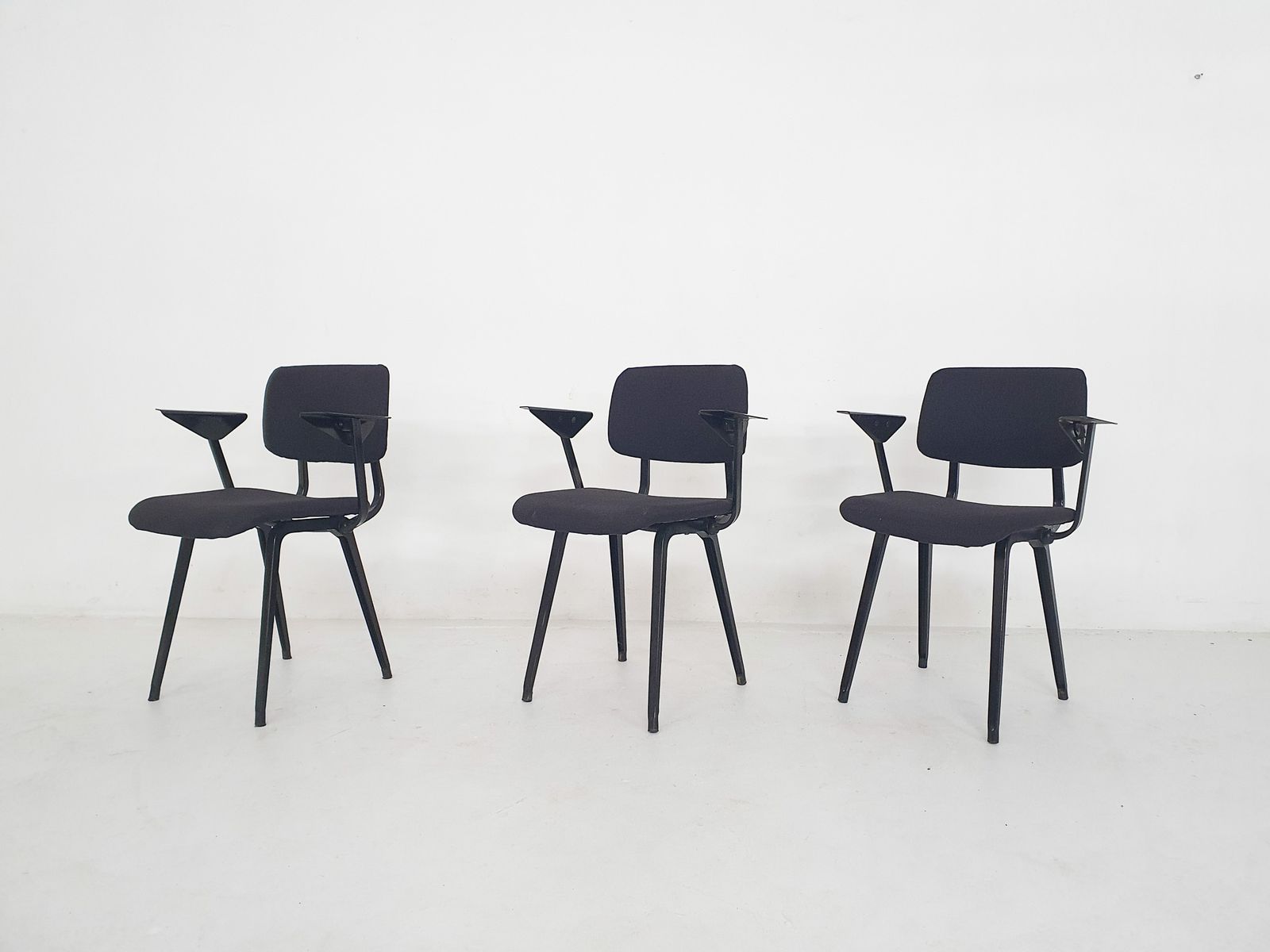 Set Van Drie Friso Kramer Voor Ahrend De Cirkel "Revolt" Stoelen, Nederland, Ca. Jaren 1960
