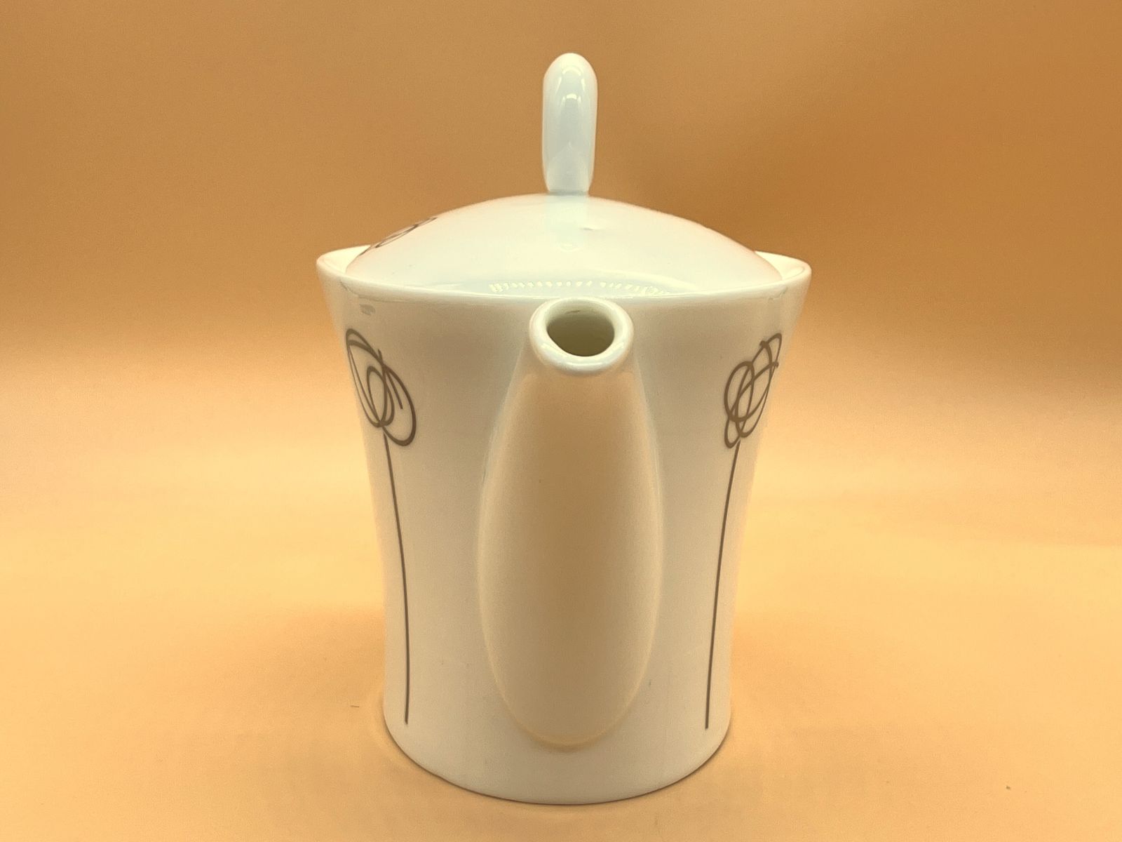 Royal Doulton China Flirtation Design 2 Pint Capacity Tea Pot. photo Home Decor