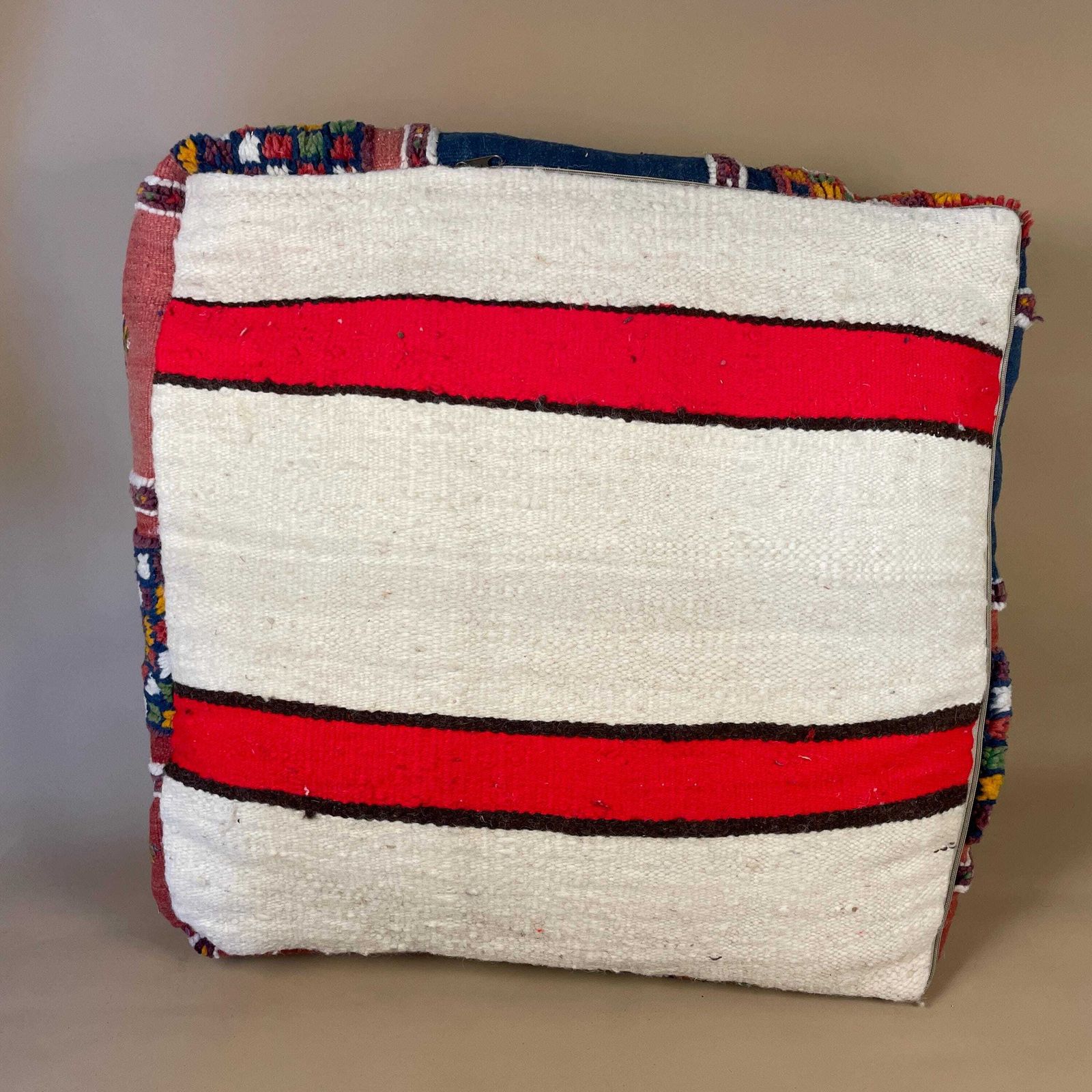 photo furniture Vintage Moroccan Pouf Footstool Kilim Carpet Handwoven Wool 60x60x20cm Traditional Lounge Pouffe Cube Square Floor Cushion Red Blue Pattern