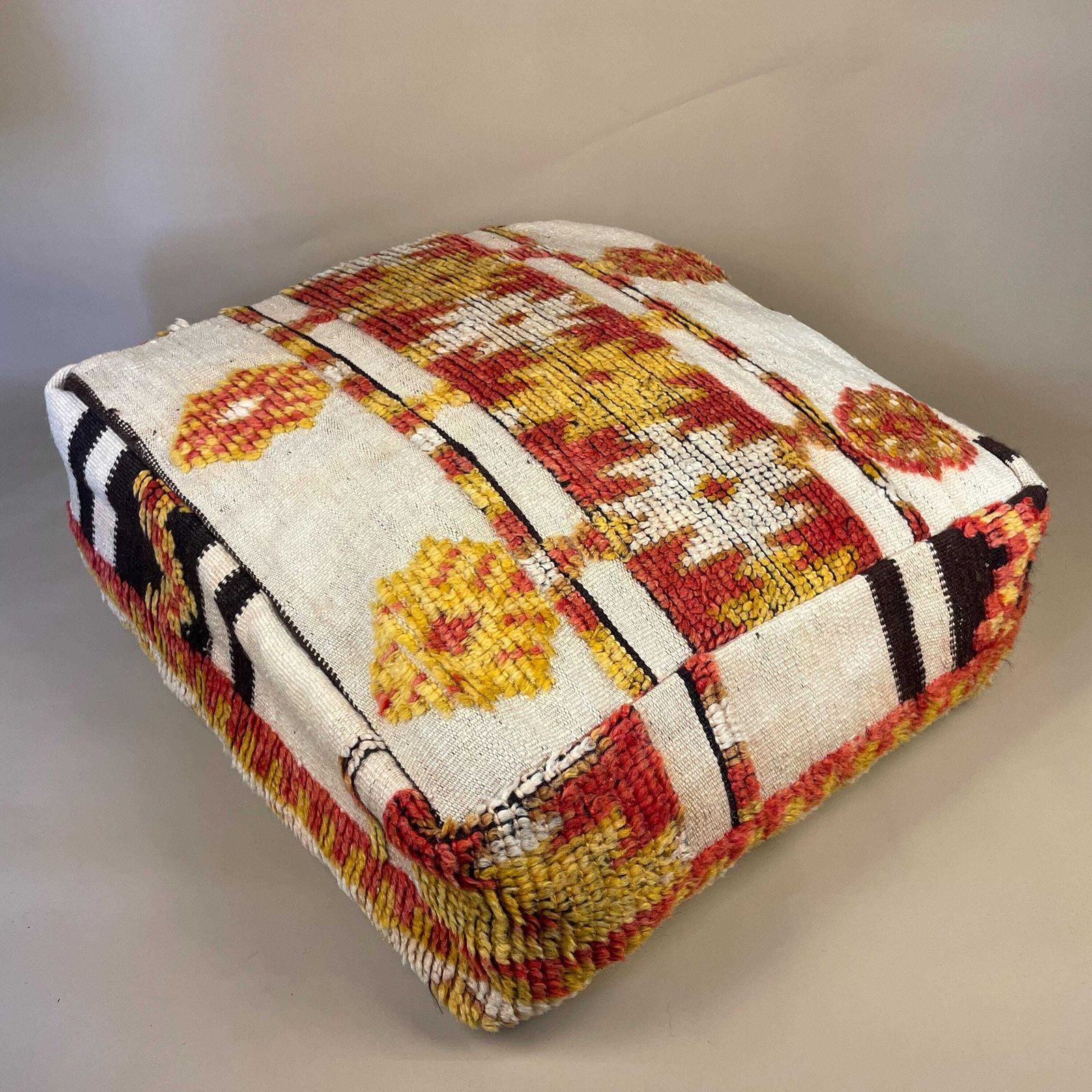 Vintage Moroccan Pouf Footstool Kilim Carpet Handwoven Wool 60x60x20cm Traditional Lounge Pouffe Cube Square Floor Cushion Beige Pattern photo furniture