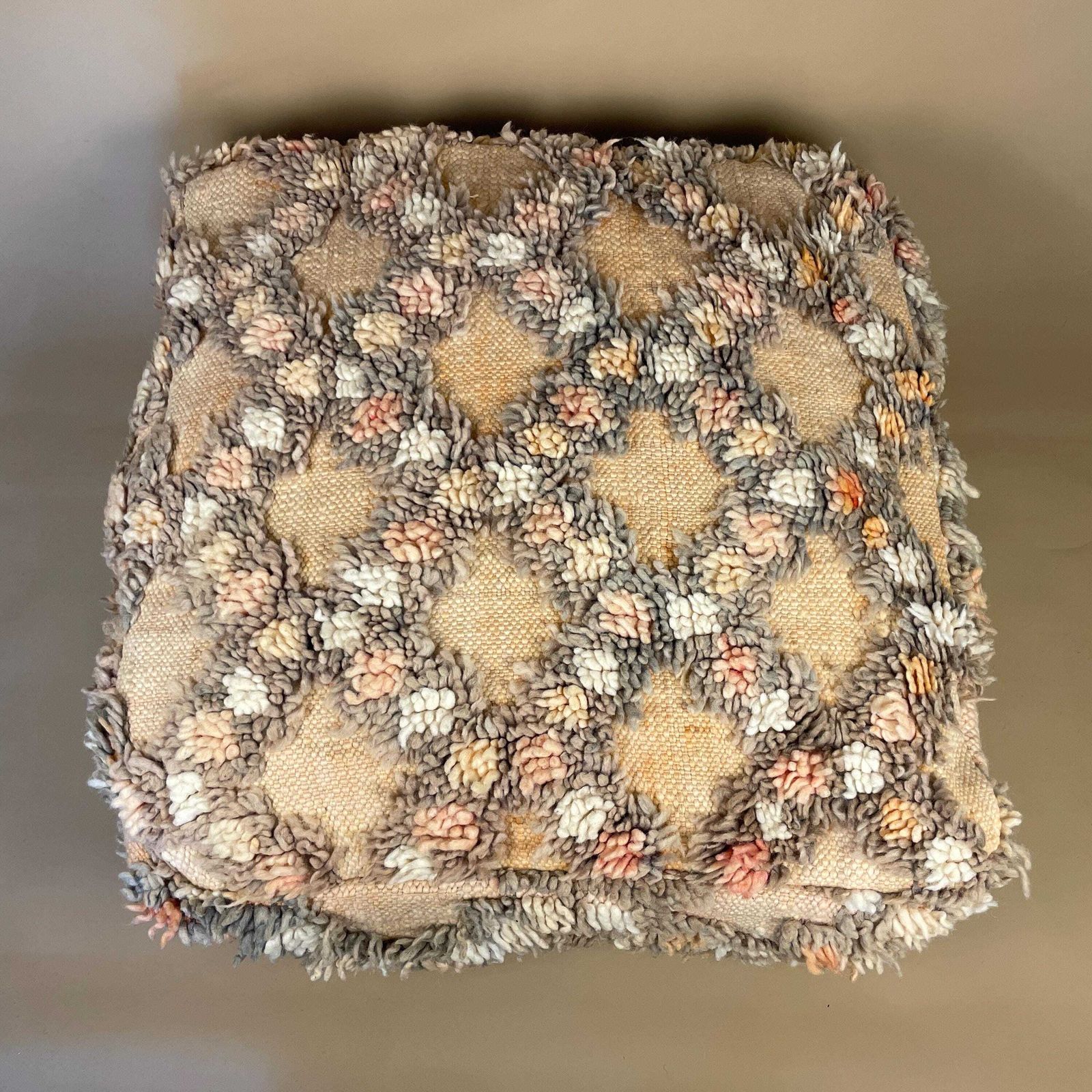 Vintage Moroccan Pouf Footstool Kilim Carpet Handwoven Wool 60x60x20cm Traditional Lounge Pouffe Cube Square Floor Cushion Pink Pattern photo Textiles