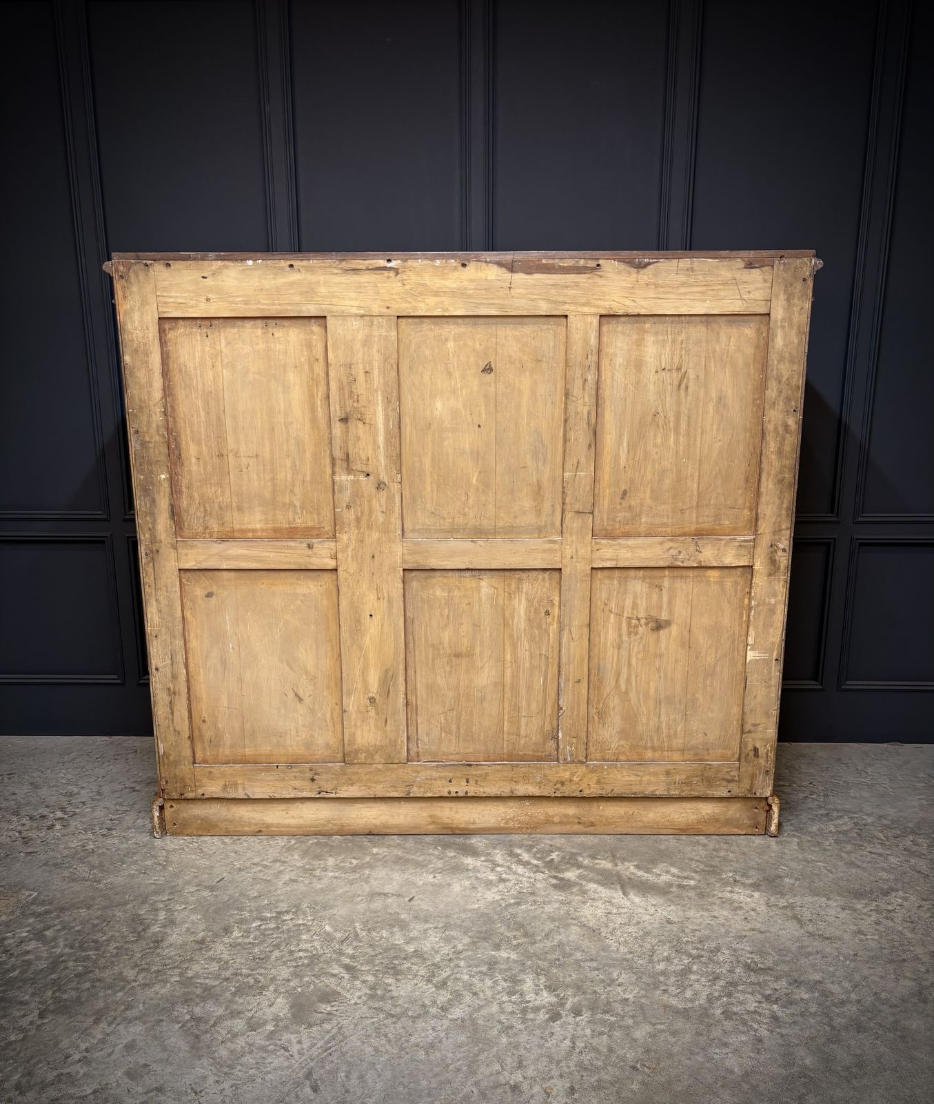 2535.0 Low Victorian Birds Eye Maple Compactum Wardrobe photo