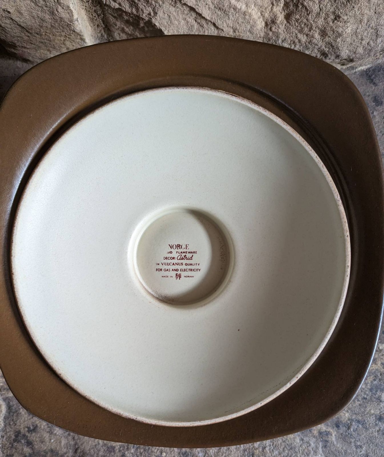 Norwegian Figgjo Flint Astrid Flameware Ceramic Large Casserole Dish Pot 1960s Mid Century Modern photo vinterior