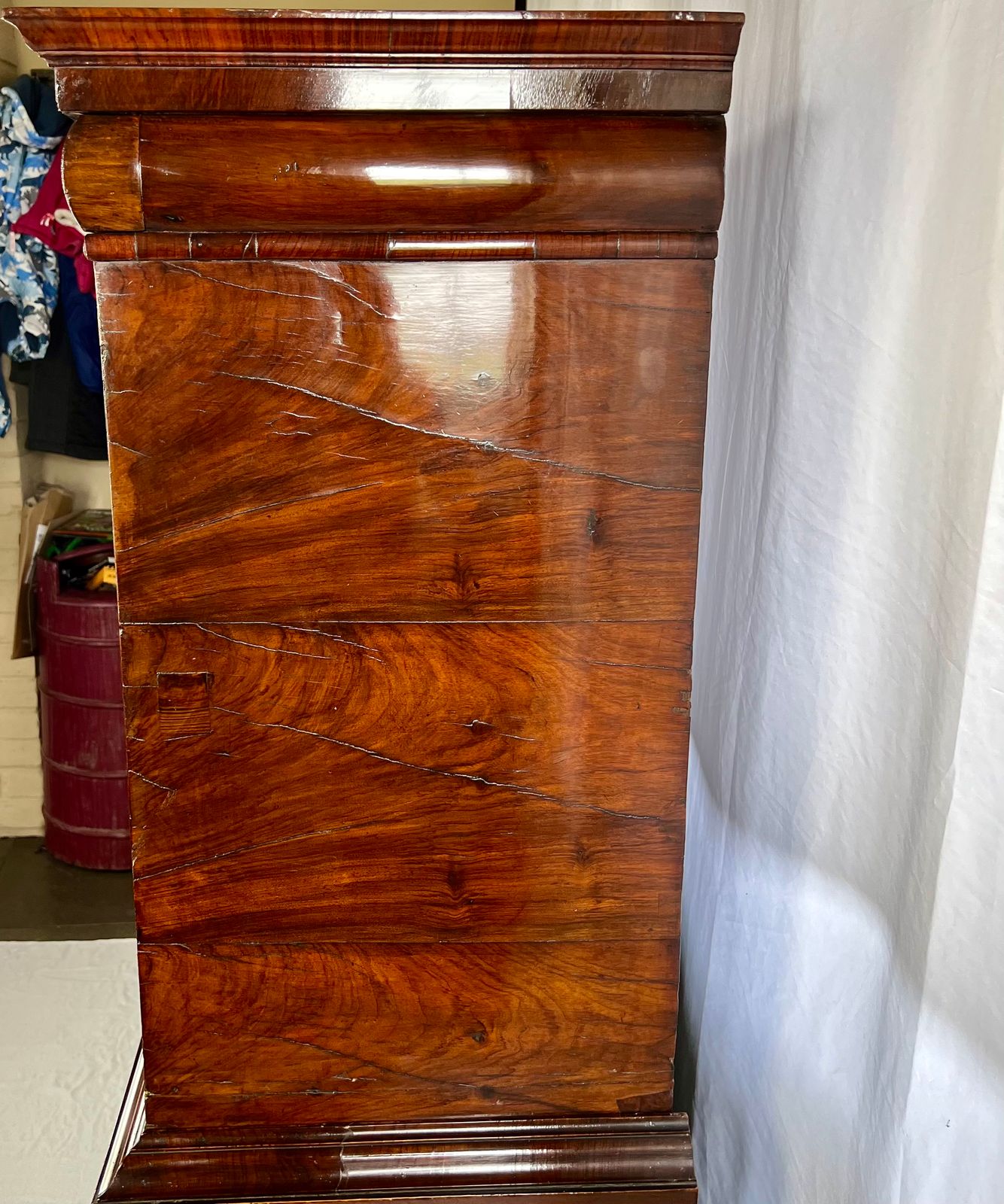 photo furniture 18th Century Walnut And Floral And Seaweed Marquetry Inlaid Escritoire
