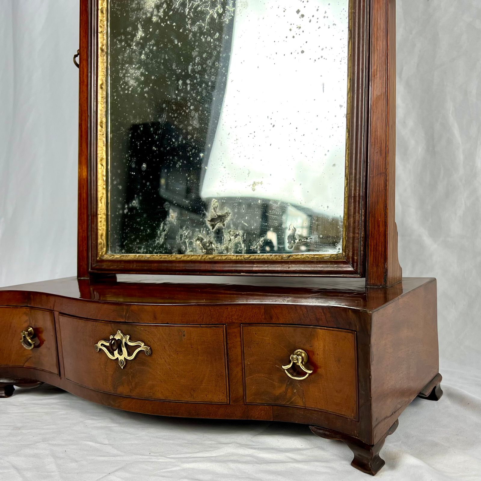 Georgian Mahogany Serpentine Toilet Mirror photo for sale