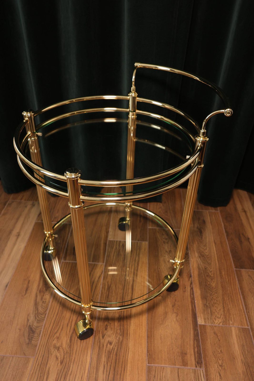 Luxury Vintage Gold Round Bar Cart With Glass Shelves For Home Entertainment Stylish Serving Trolley With Wheels For Drinks Cocktail Parties photo Furniture