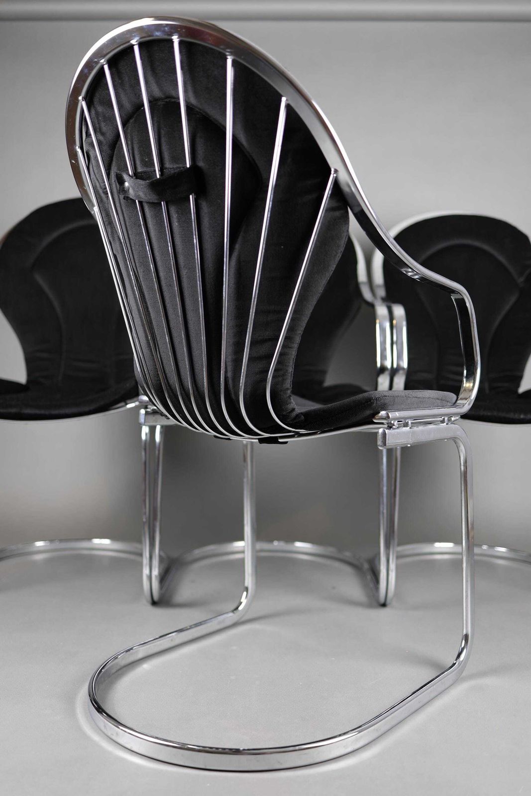 Set Van 4 Gastone Rinaldi Chromen Eetkamerstoelen, Jaren 1970 | Mid Century Modern | Retro Eetkamerstoelen Met Zwarte Kussens photo 872.0