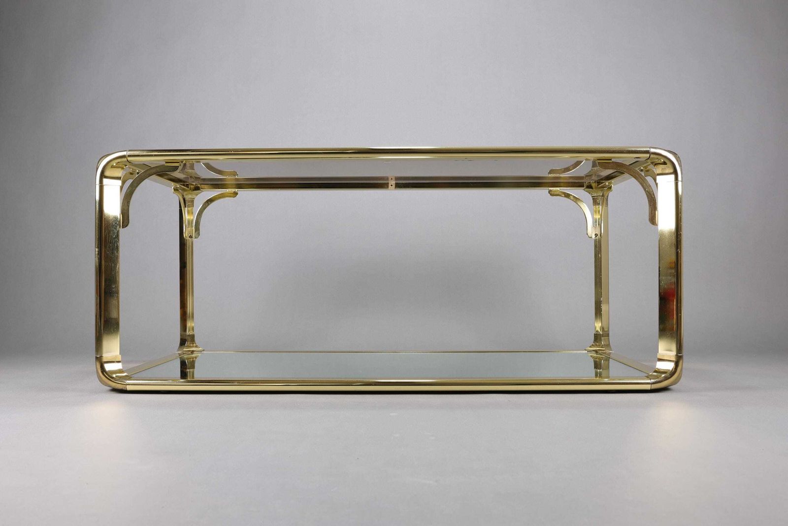 Salontafel Met Rookglas Uit De Jaren 1970 | Hollywood Regency Stijl | Gouden Accenten | Mid Century Modern photo vinterior