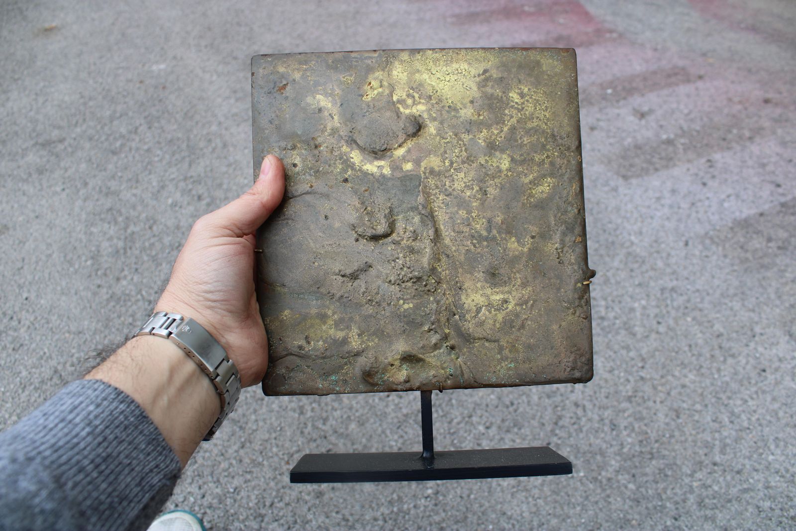 Harry Bertoria 1960 Square Sculpture In Gilded Bronze And Black Base photo vinterior