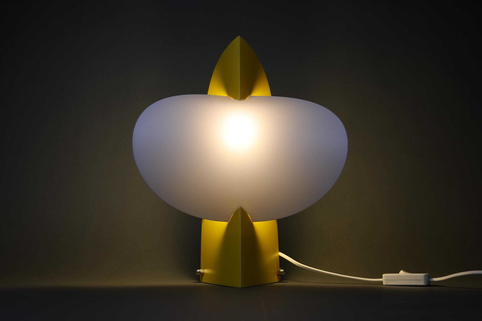 Vintage Slamp Table Lamp By Samuel Parker | Mid Century Modern Italian Lighting | Sails Collection Wall/Table Lamp | Retro 1990s Yellow Lamp photo for sale