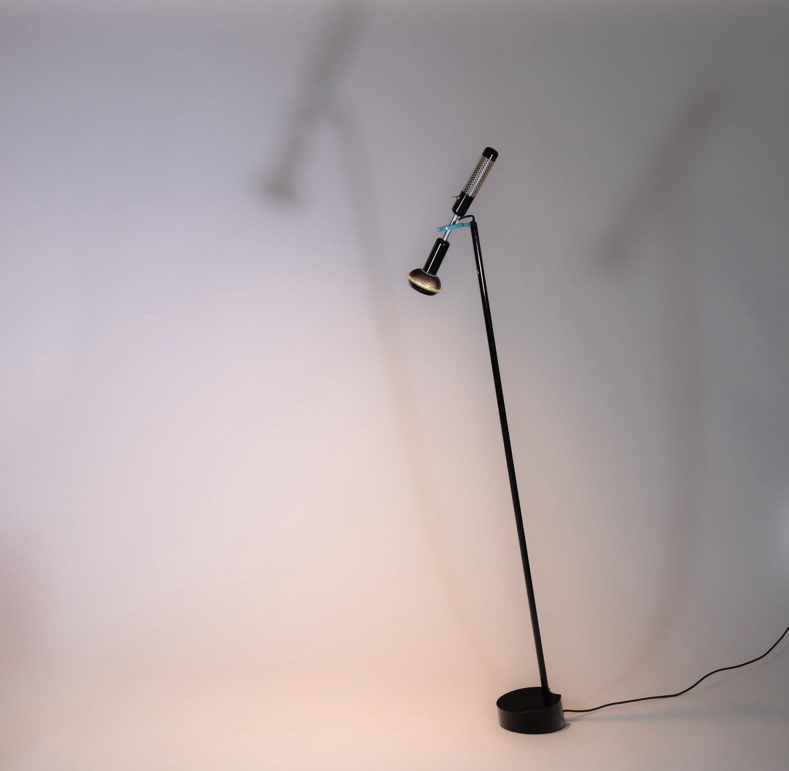 Postmodern Black Grip Floor Lamp By Achille Castiglioni For Flos, Italy 1980s photo vintage