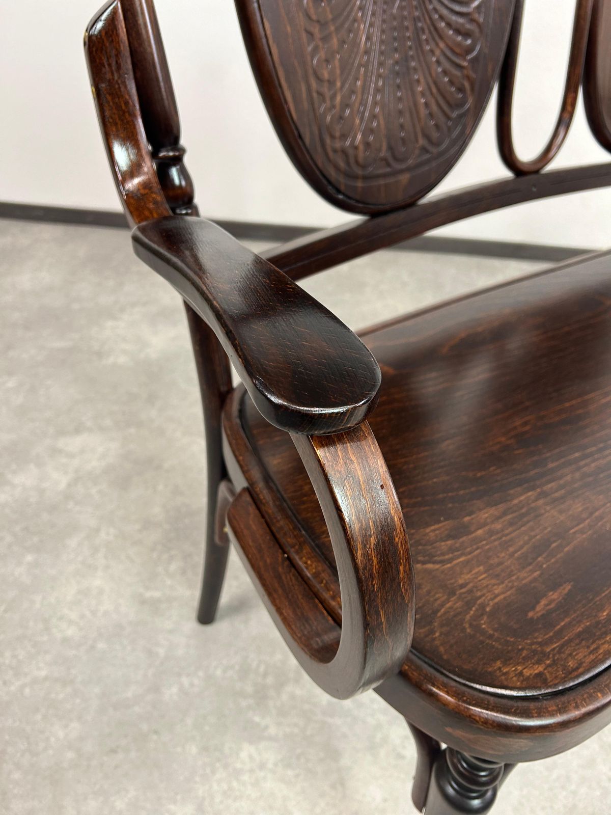 photo furniture Secession Bentwood Bench By Thonet Mundus