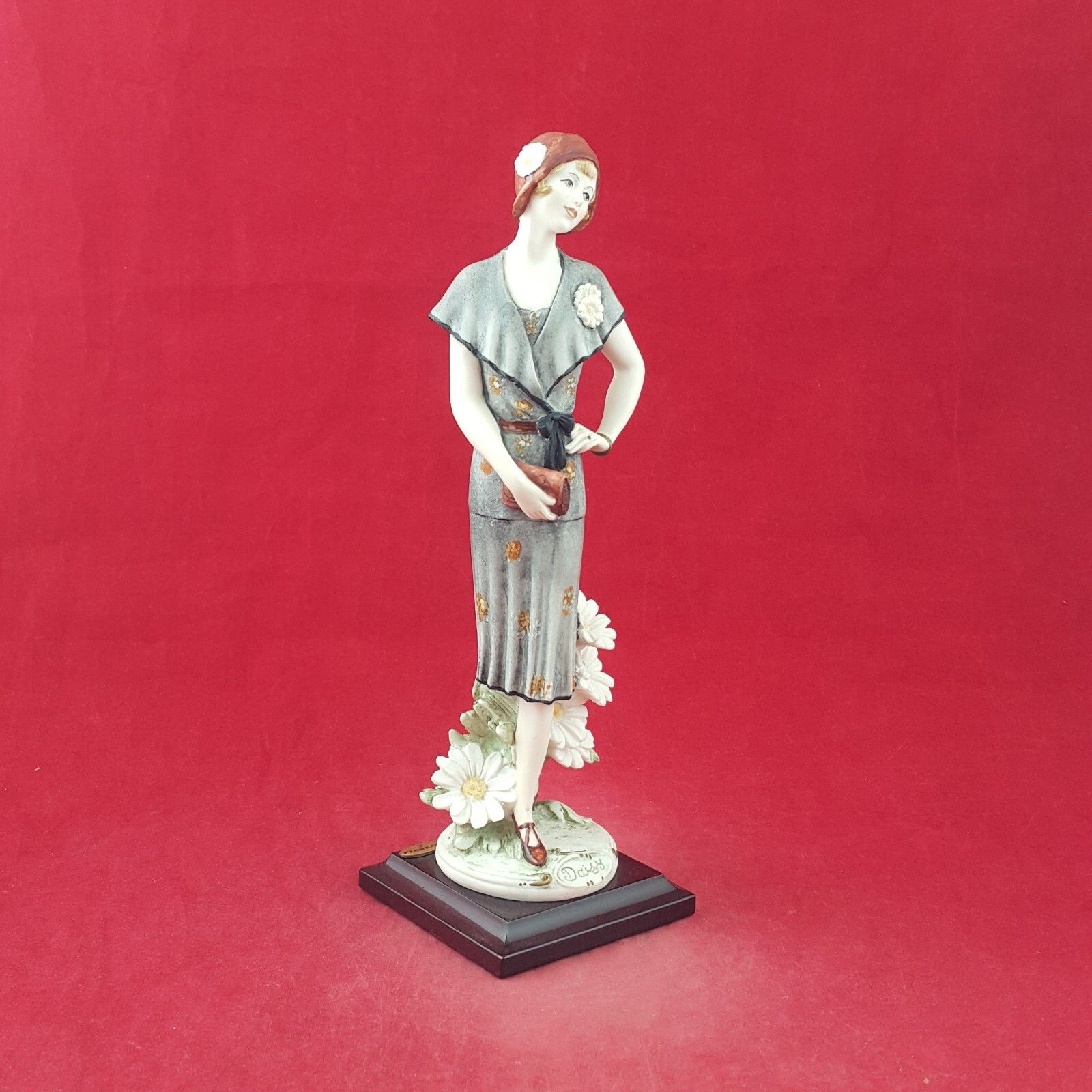 Giuseppe Armani Figurine Daisy Girl Statue Capodimonte Florence 8714 O/A photo furniture