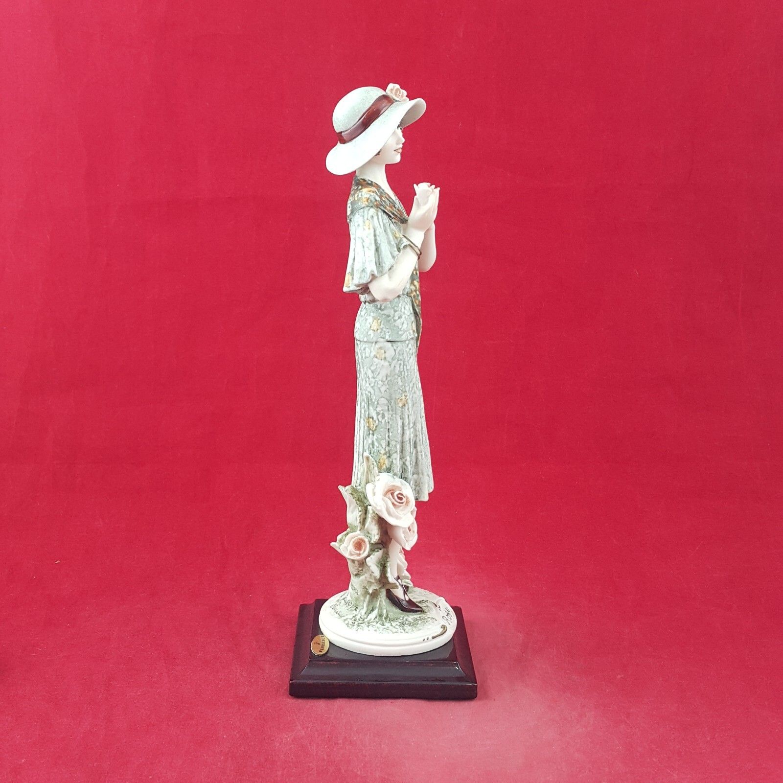 Giuseppe Armani Figurine Lady Rose Statue Capodimonte Florence 8715 O/A photo Art