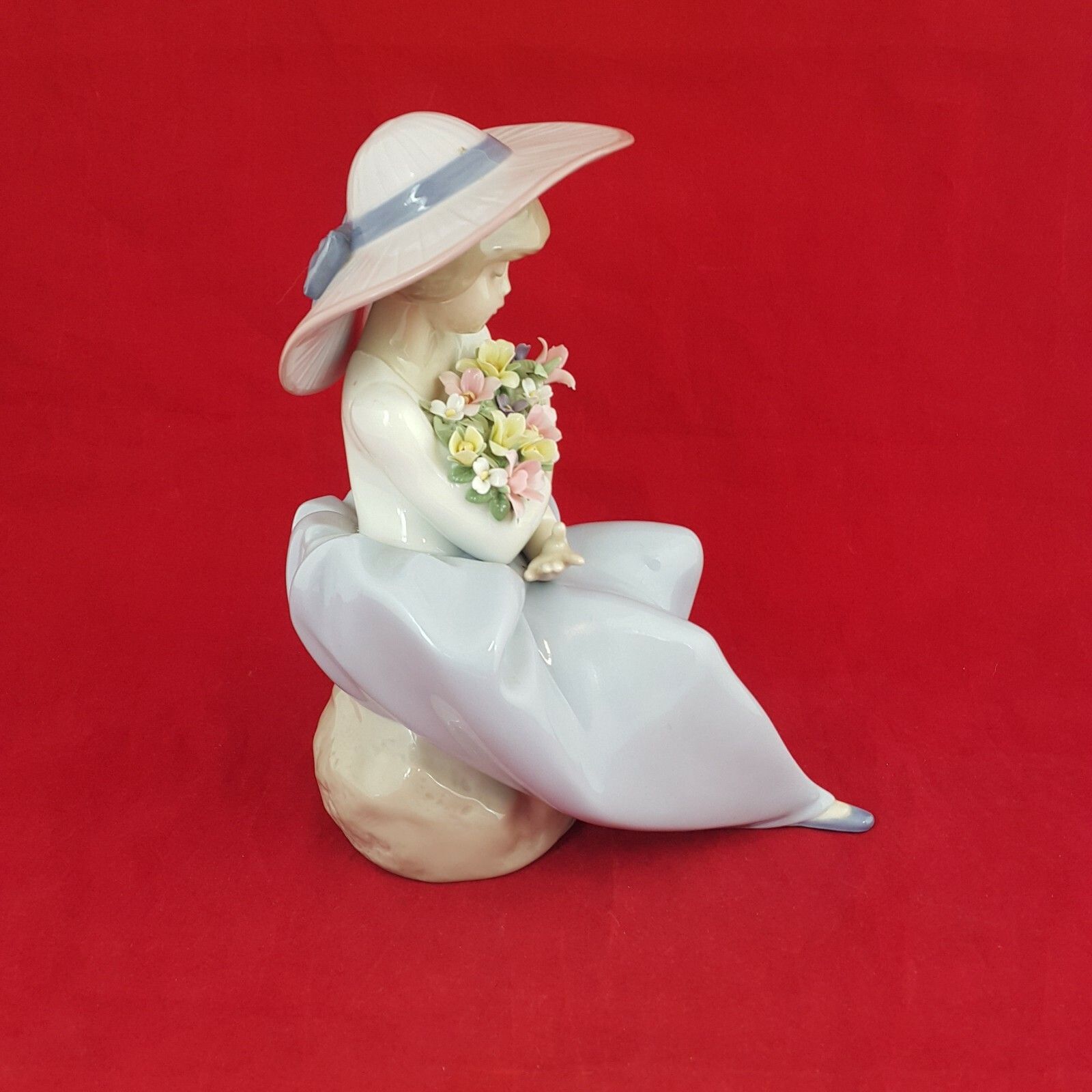 Lladro Figurine Fragrant Bouquet Girl (Damaged) 5952  L/N photo Home Decor
