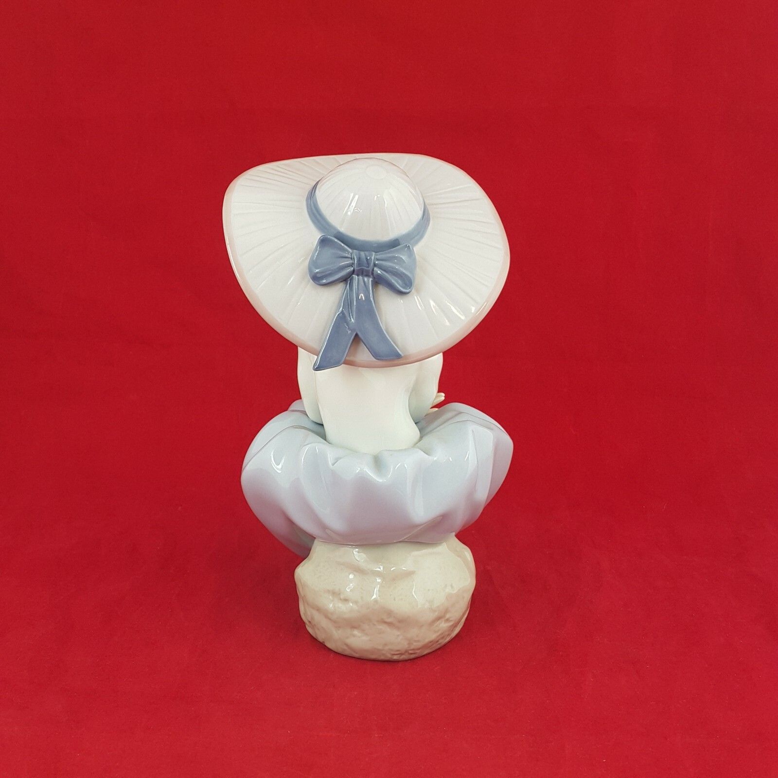 Lladro Figurine Fragrant Bouquet Girl (Damaged) 5952  L/N photo 219.0