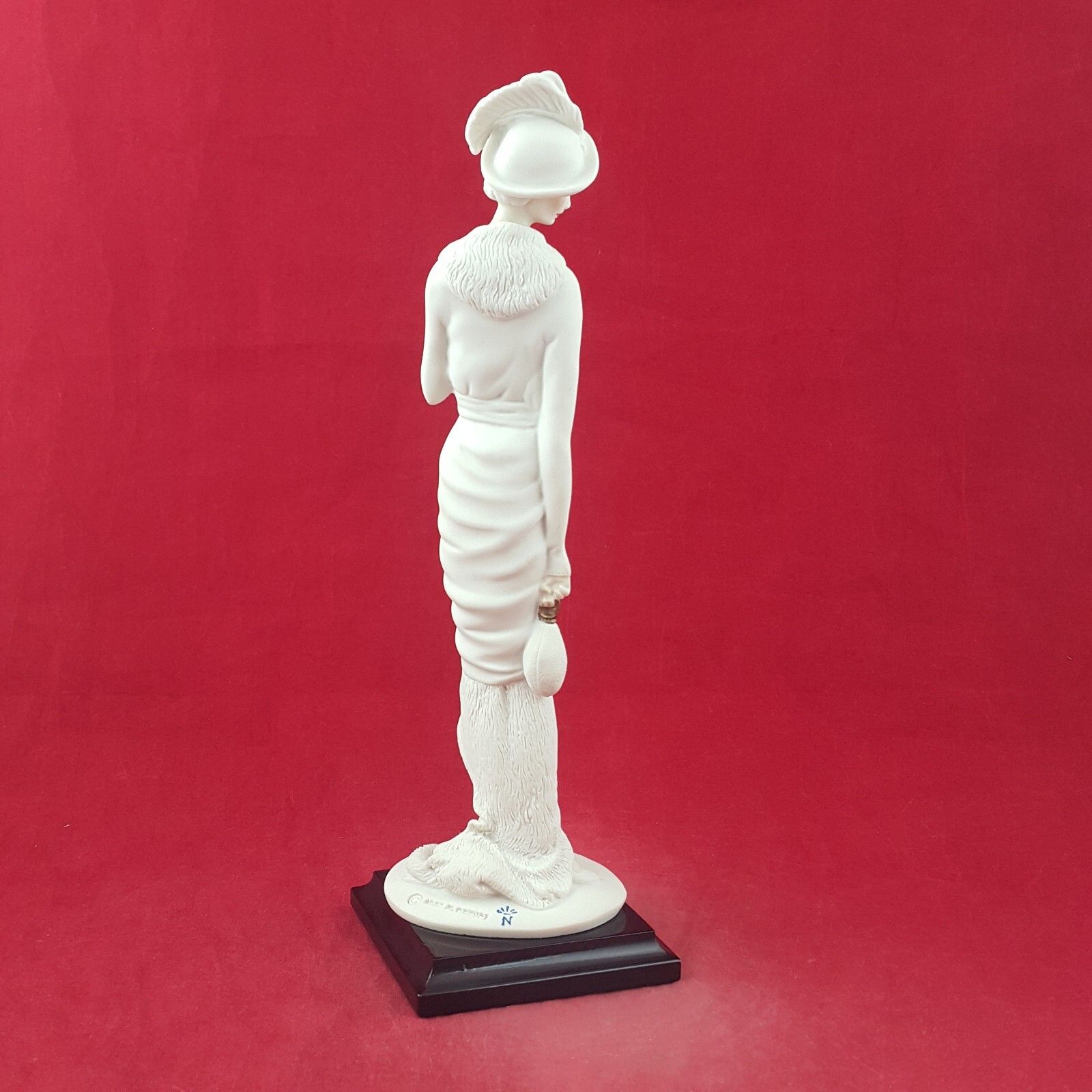 Giuseppe Armani Figurine  Lady With Bag Statue Florence 8717 O/A photo Art
