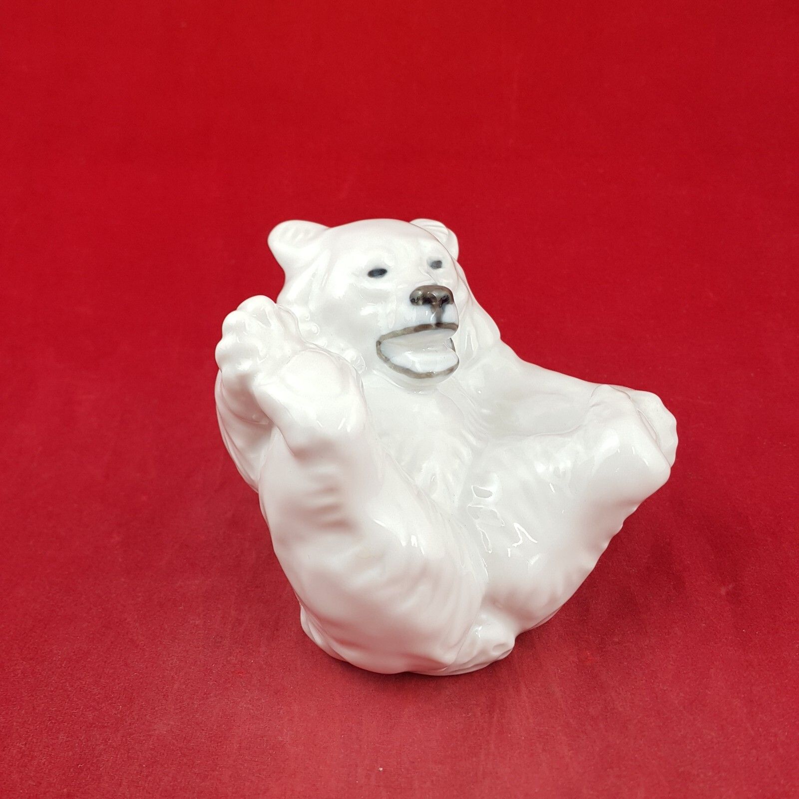 Royal Copenhagen 247 White Polar Bear Cub Figurine 7562 Rch photo Home Decor