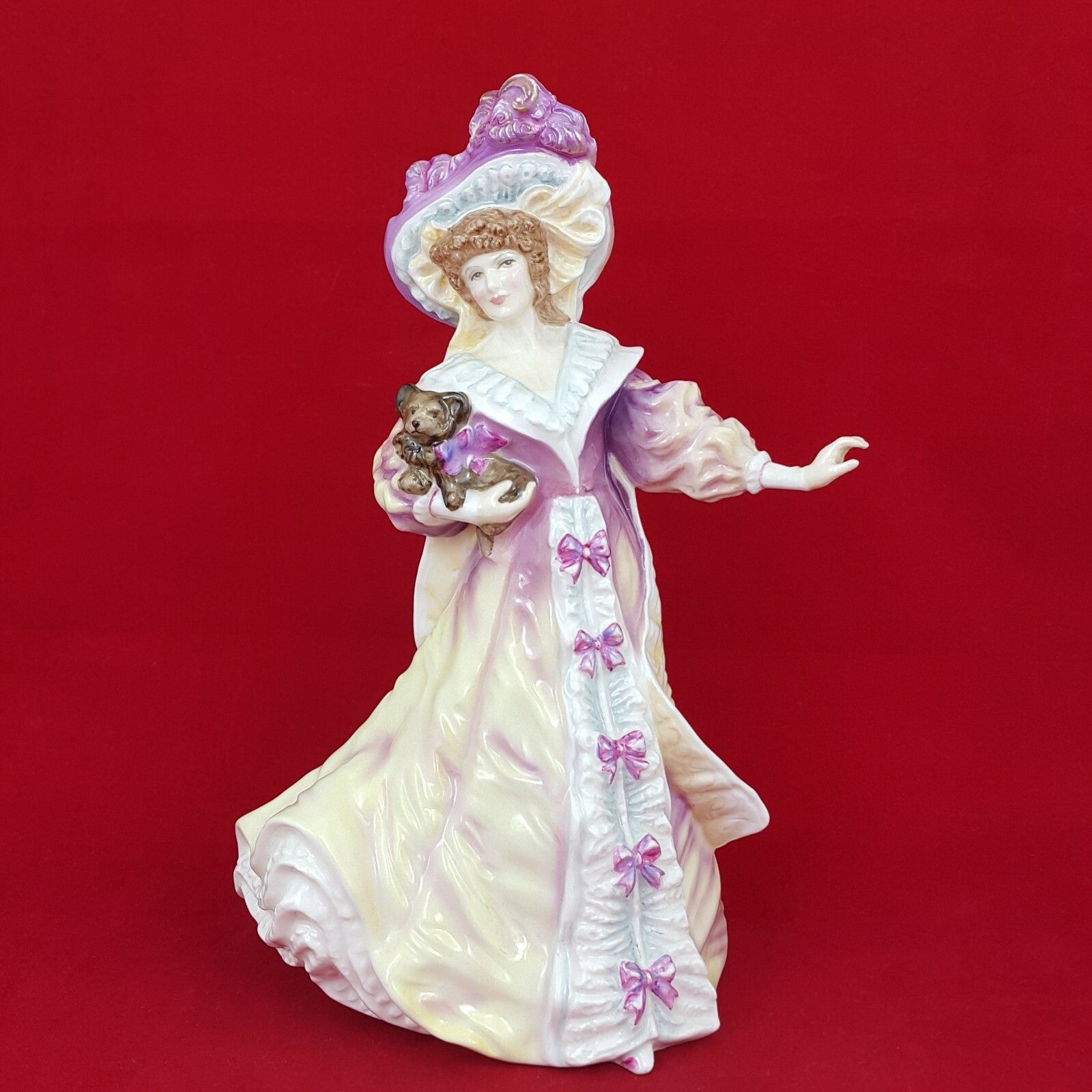 Hn3626 Lily Royal Doulton Figurine  Rd 5589 photo Home Decor