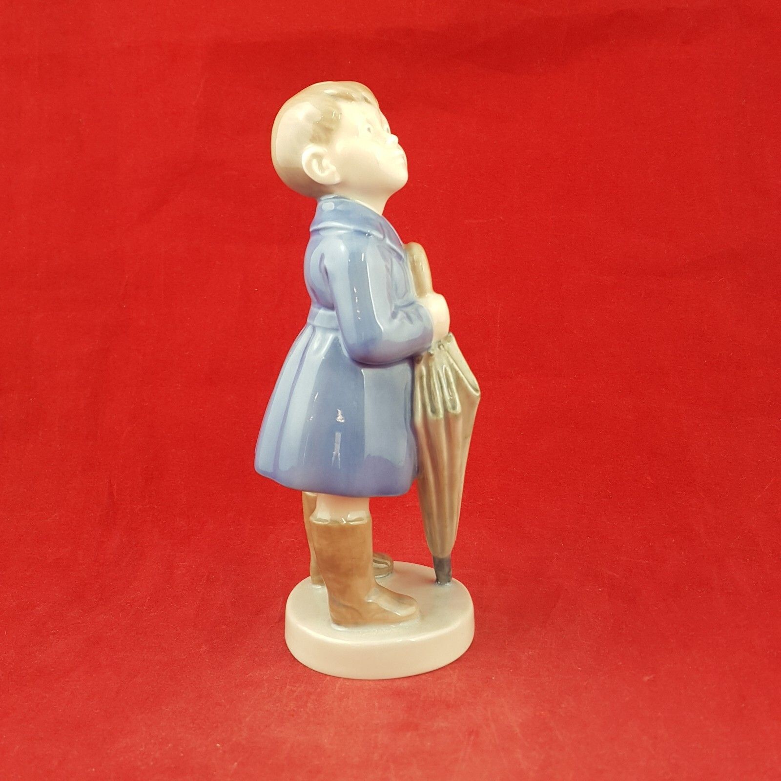 Royal Copenhagen Monthly Figurine 4526 Boy With Umbrella April 7537 Rch photo Home Decor