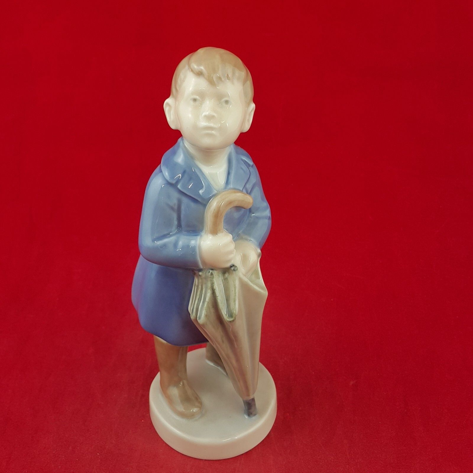 Royal Copenhagen Monthly Figurine 4526 Boy With Umbrella April 7537 Rch photo vintage