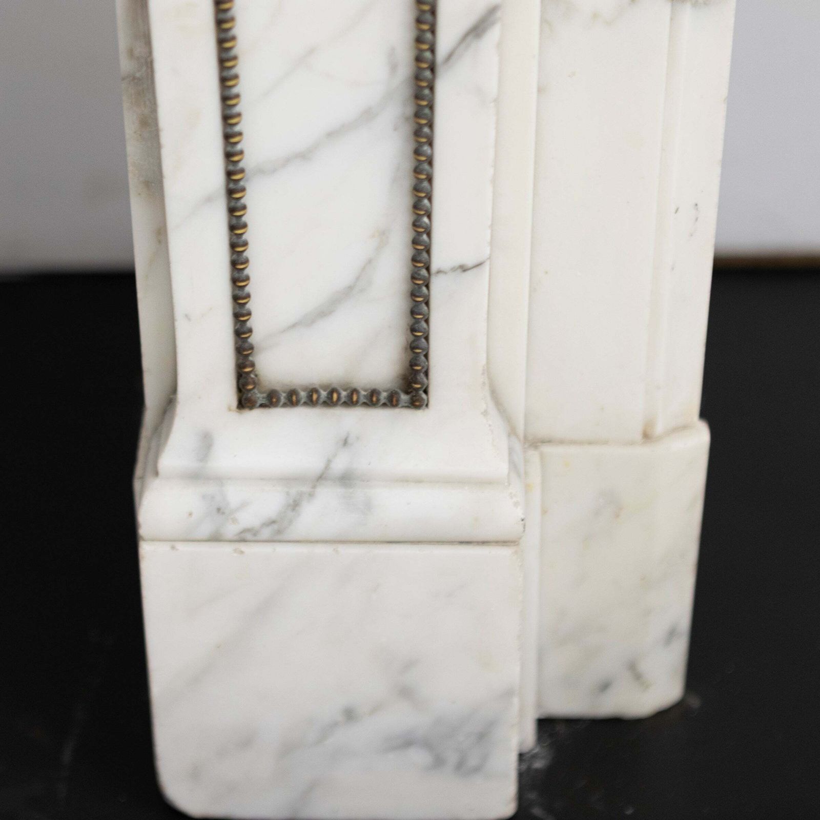 photo vintage Antique Regency Fireplace Surround With Brass Details