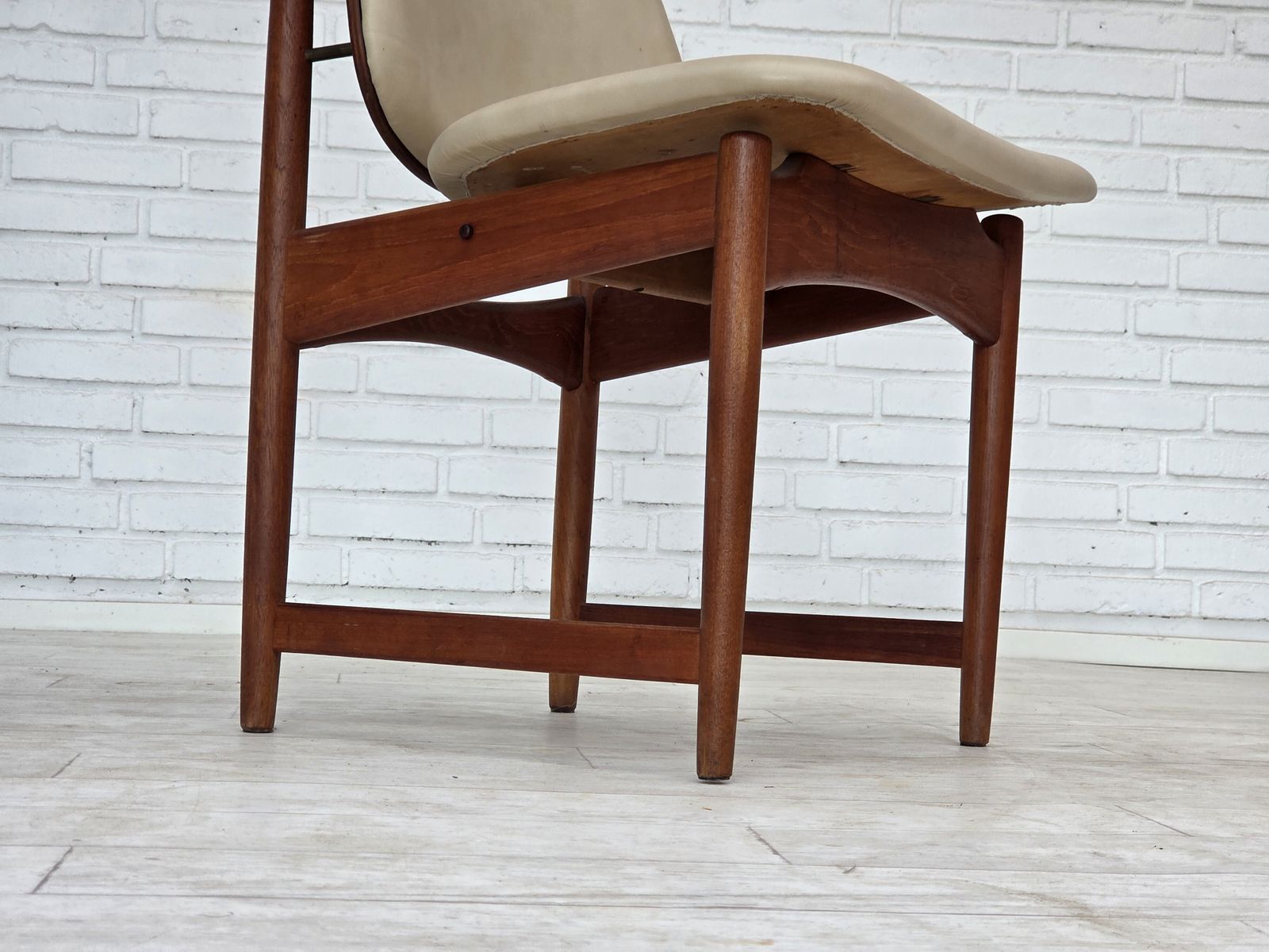 photo vinterior 1960s, Danish Design By Arne Vodder, Set Of 3 Chairs, Teak Wood, Furniture Leather.