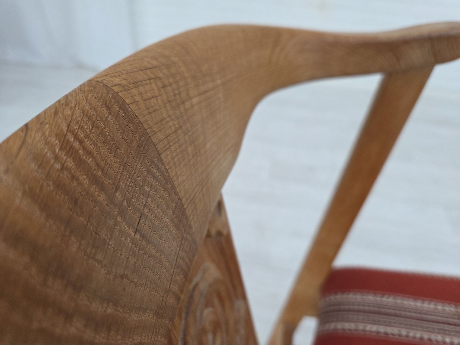 photo vintage 1960s, Pair Of Danish Dining Chairs, Solid Oak Wood, Furniture Wool.