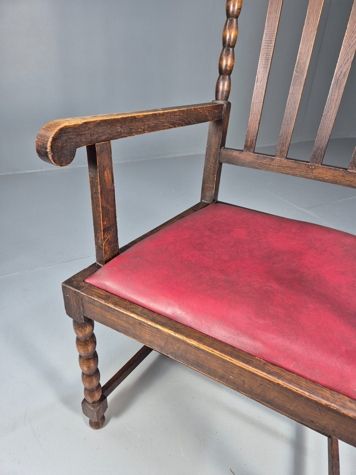photo vinterior Vintage Elbow Chair Red Vinyl Oak Frame 1920s Antique Eb9134 Vdin