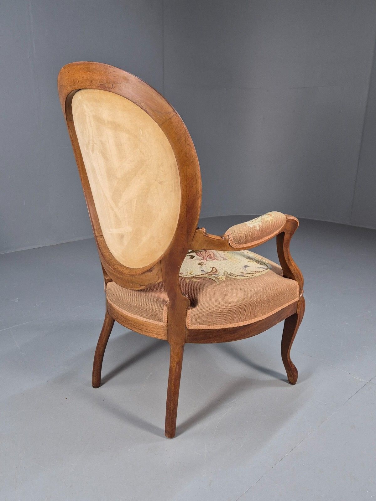 photo furniture Vintage Danish Rococo Style Lounge Chair Figural Tapestry Upholstery Eb8982 Vclo