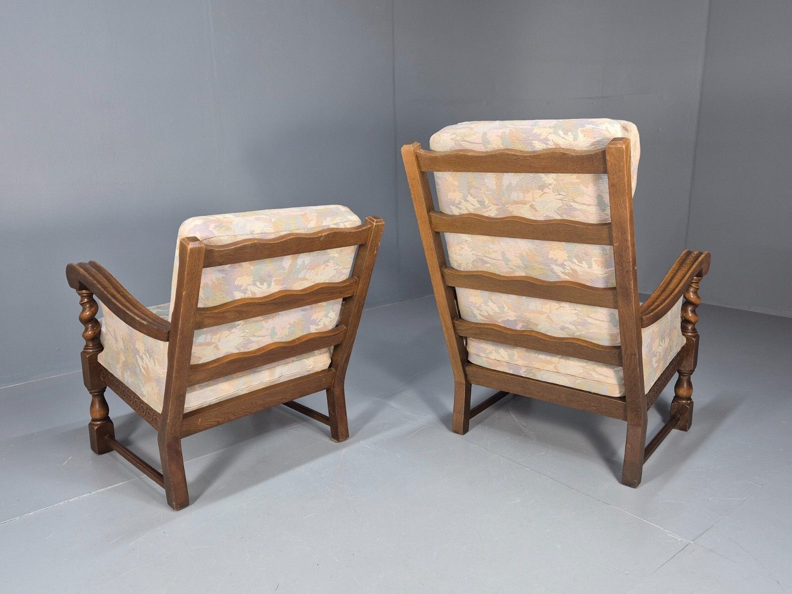 photo vinterior 2 Vintage Danish Lounge Chairs Floral Beige Cotton Oak Frame Baroque Eb8952 Vclo