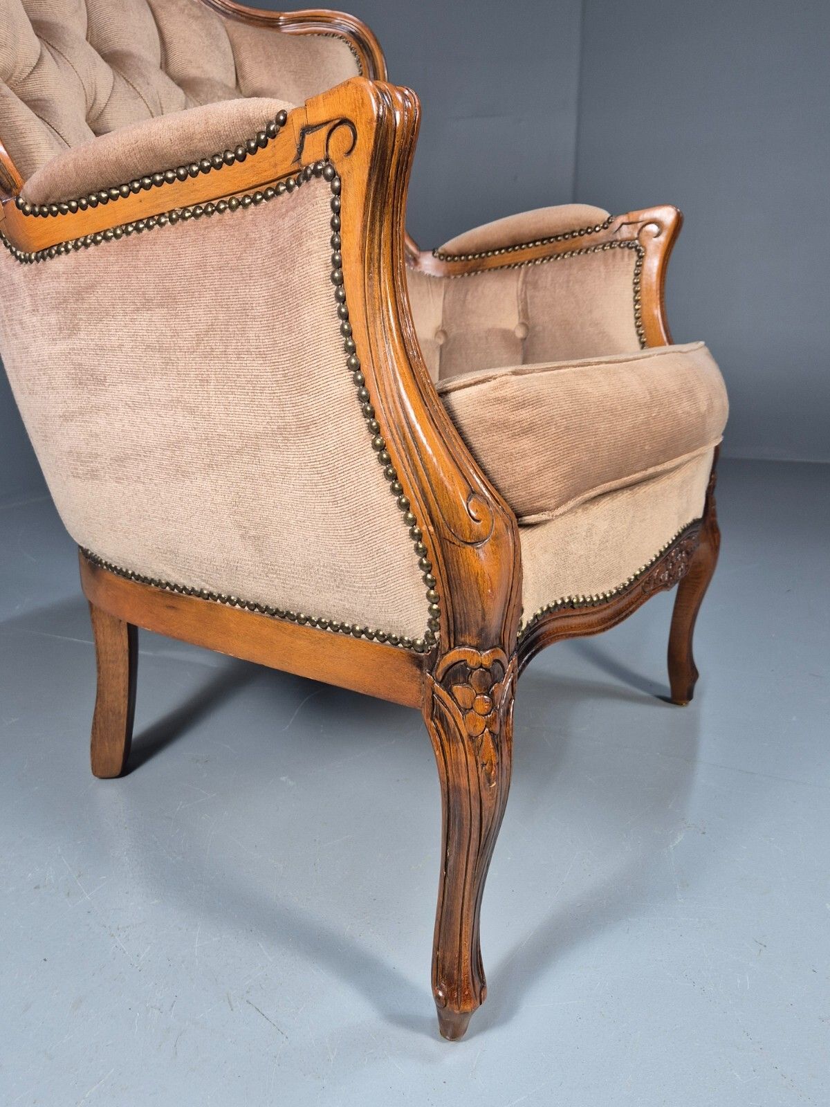 photo vintage Vintage Danish Lounge Chair Beige Velour Beech Antique French Style Eb8930 Vclo