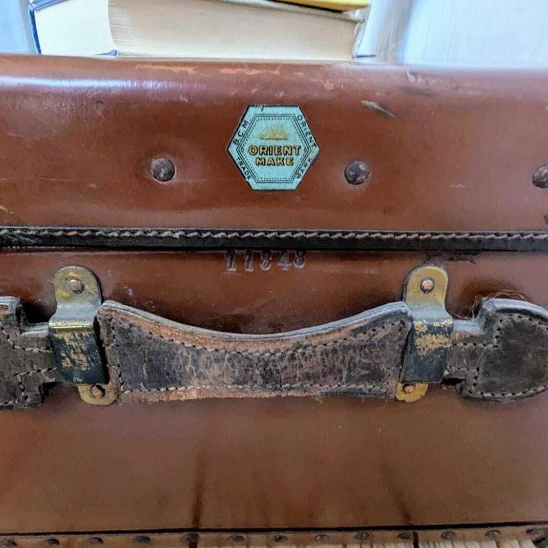 Large Vintage Leather And Fibreboard Steamer Trunk   1920s Steamer Trunk Luggage Coffee Table photo 145.0