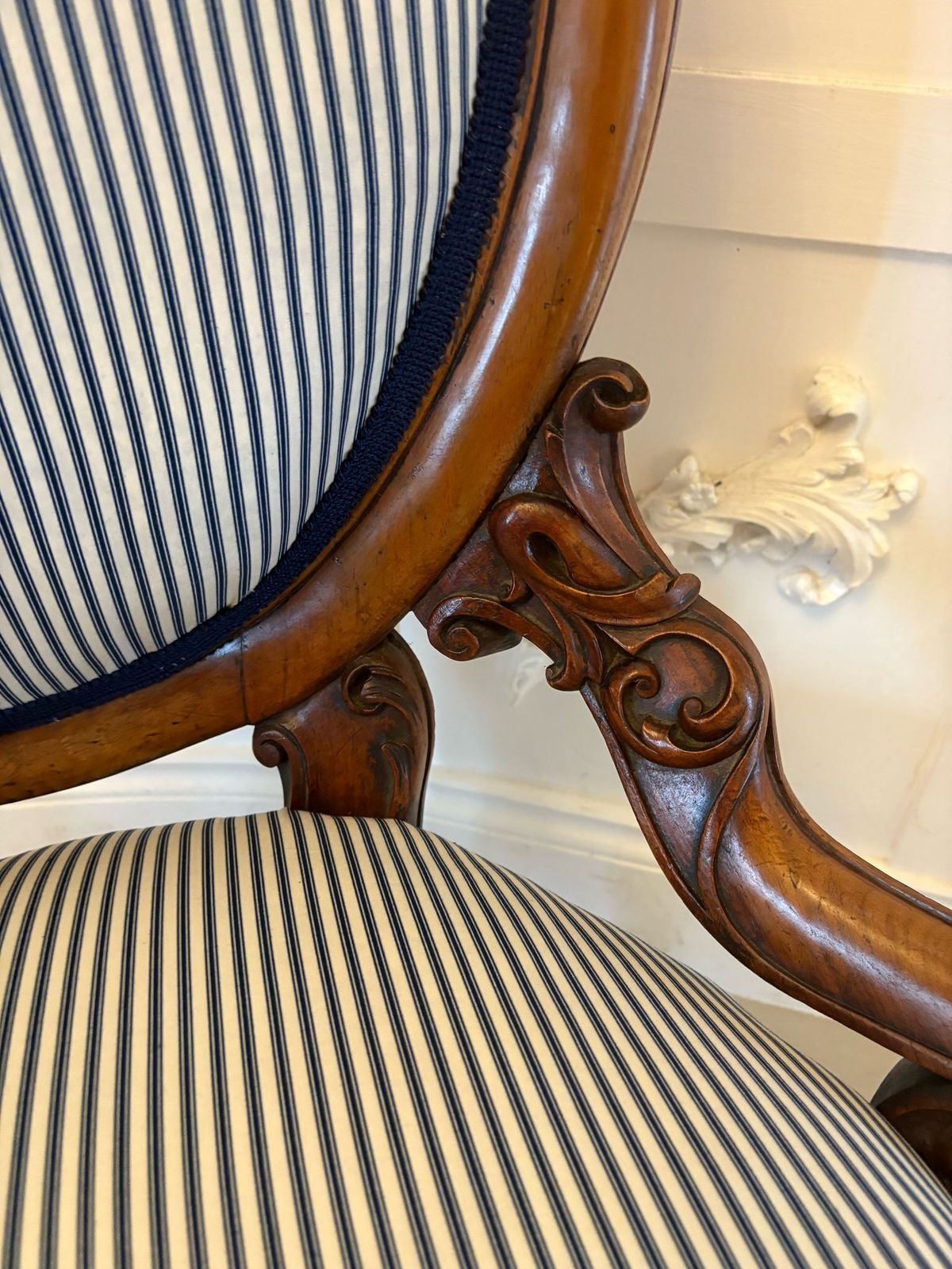 Superb Quality Carved Walnut Antique 19th Century Ladies Chair photo vintage
