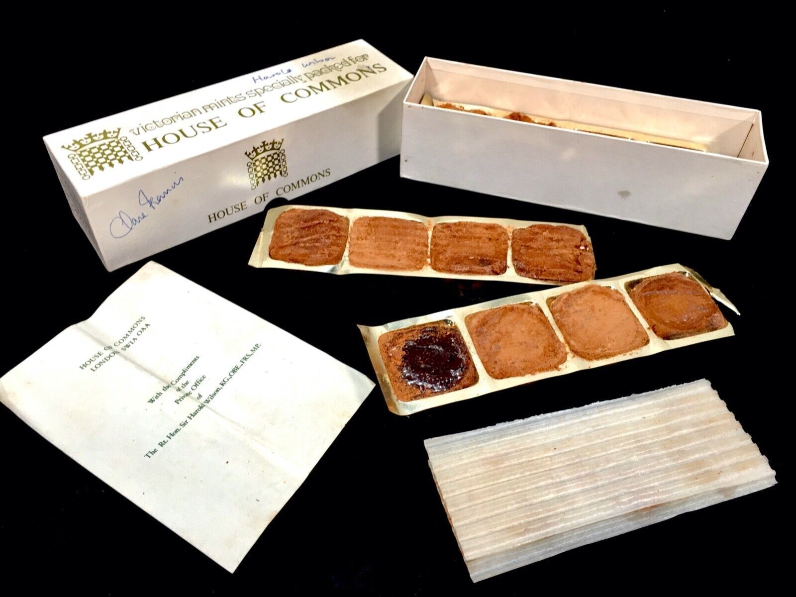 Boxed House Of Commons Chocolates Signed Harold Wilsons Clare Francis 1976 Rare photo vinterior