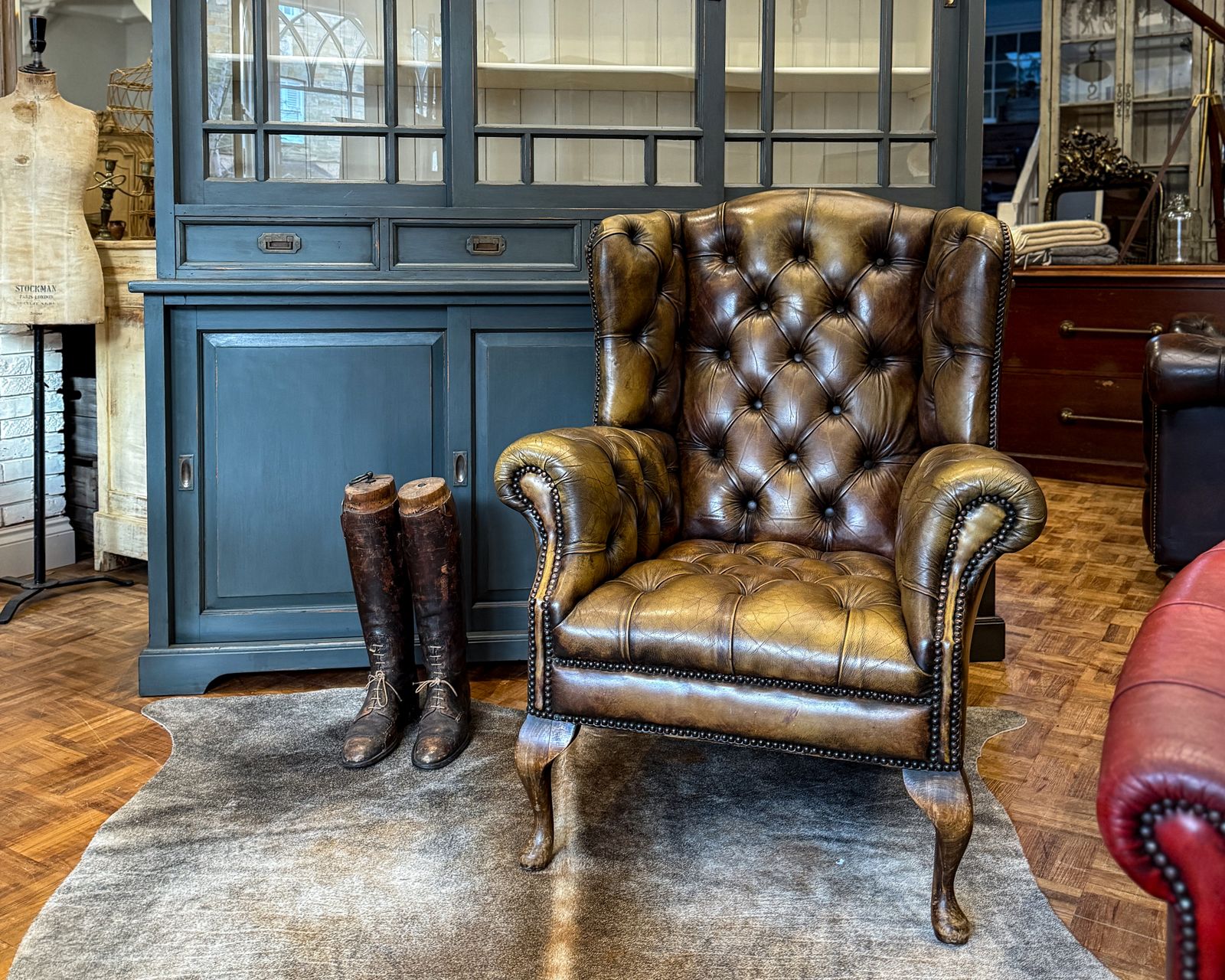 Victorian Buttoned Leather Armchair photo vinterior