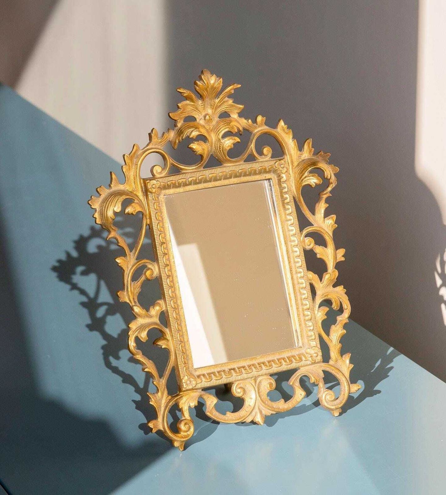Antiek Messing Tafelspiegeltje, Decoratieve Staande Spiegel, Barokke Toiletspiegel, Gouden Sierspiegel, Rococo Woondecoratie