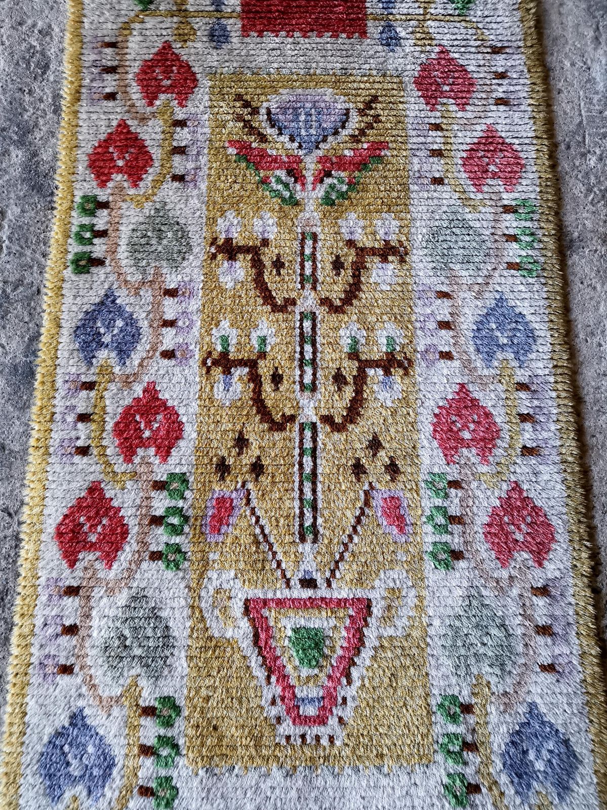 photo furniture Swedish 1920s Rya Wool Rug, Flower Motif. Pure Wool, Rare Mint Condition.