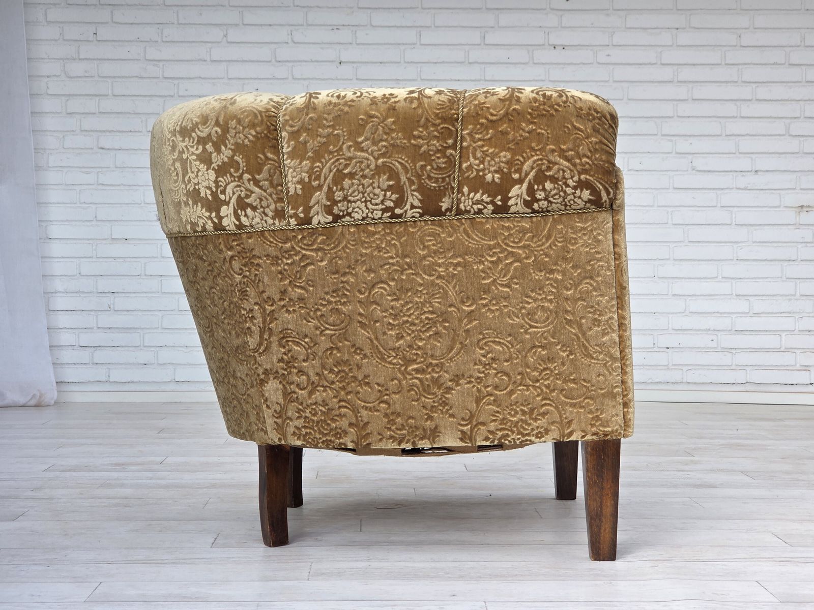 photo furniture Jaren 1960, Deense Vintage Fauteuil, Groen Meubelvelours, Essenhout Poten.