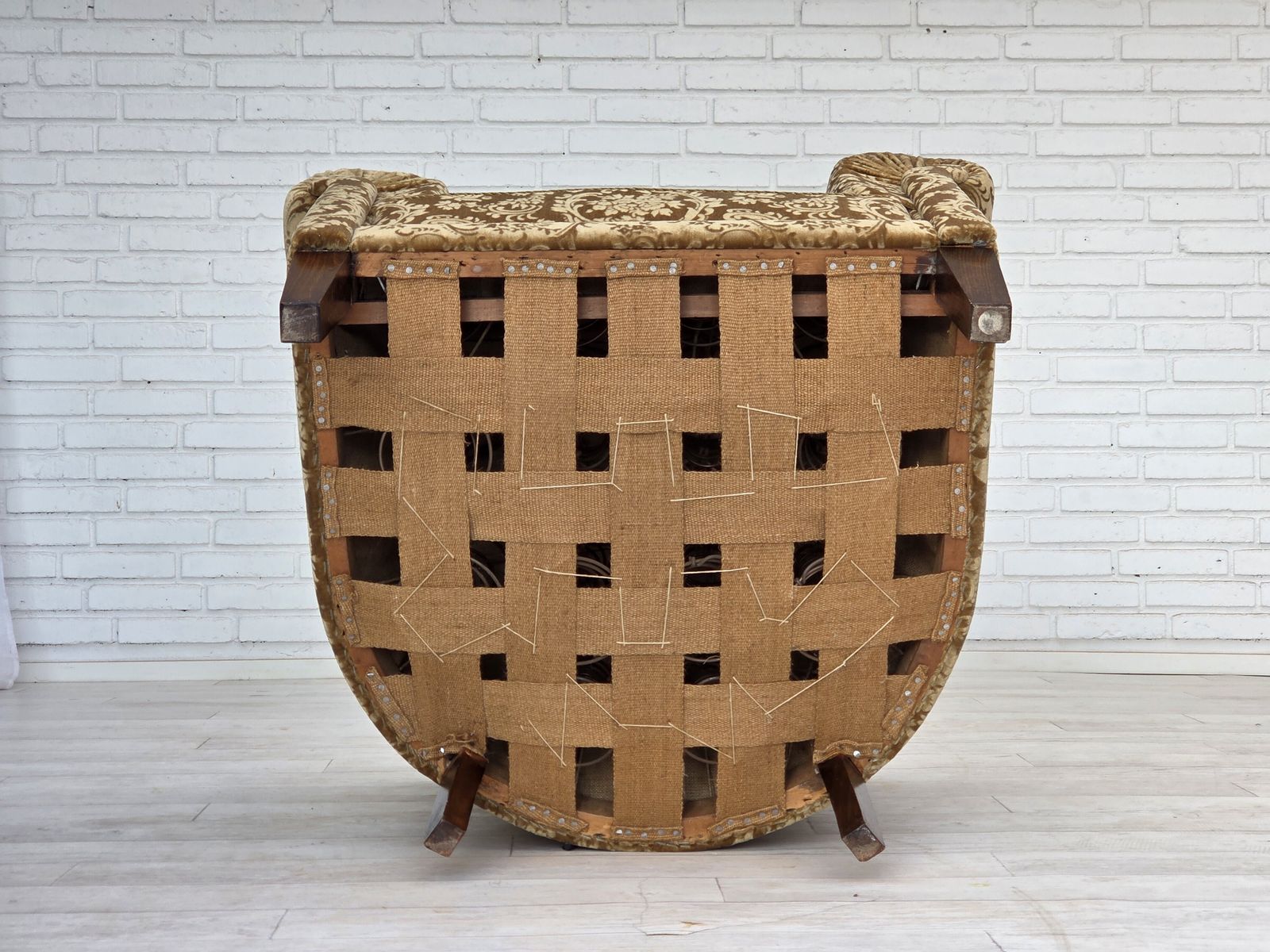 photo vintage Jaren 1960, Deense Vintage Fauteuil, Groen Meubelvelours, Essenhout Poten.