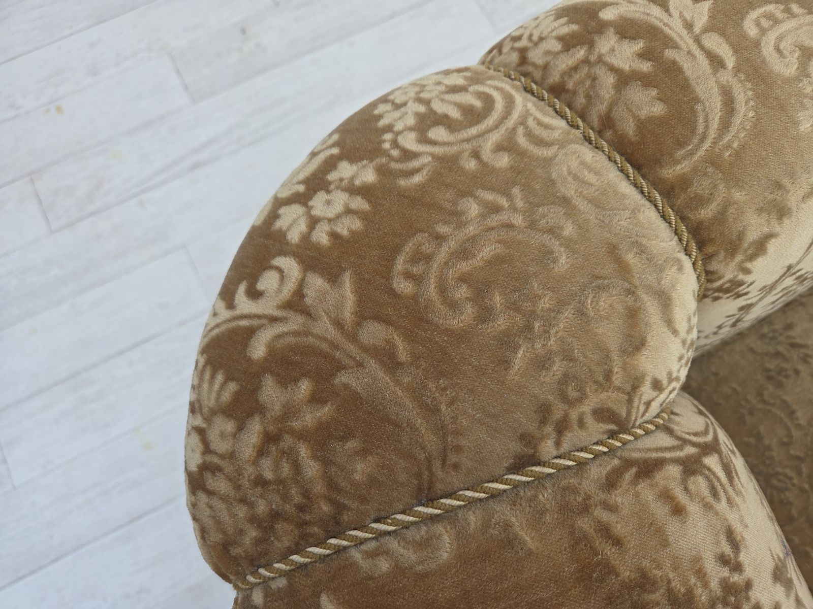 photo for sale Ca. Jaren 1960, 3 Zitsbank Deens Design, Groen Meubelvelours, Essenhout Poten.