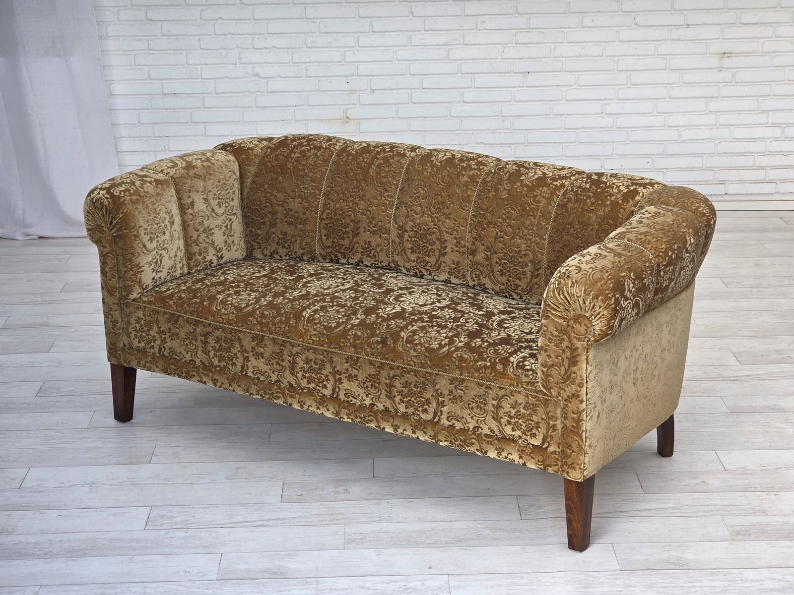 photo vintage Ca. Jaren 1960, 3 Zitsbank Deens Design, Groen Meubelvelours, Essenhout Poten.