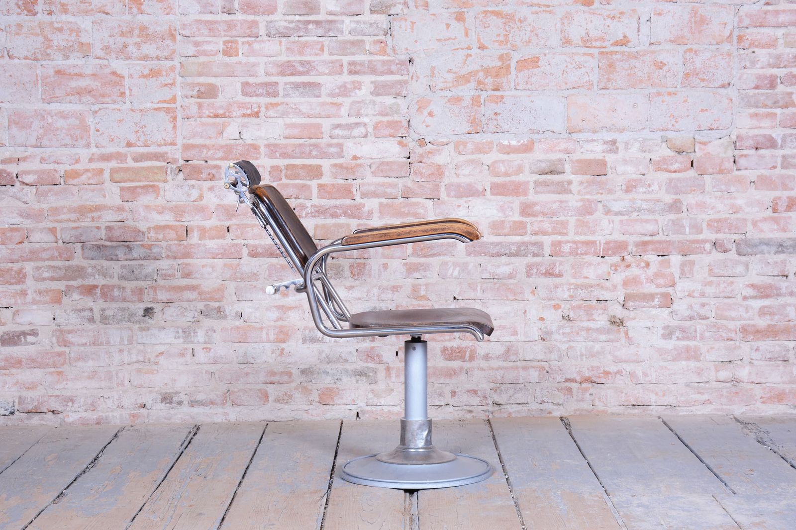 photo vinterior Original Bauhaus Hairdresser Chair, By Mücke   Melder, Beech, Czech, 1930s