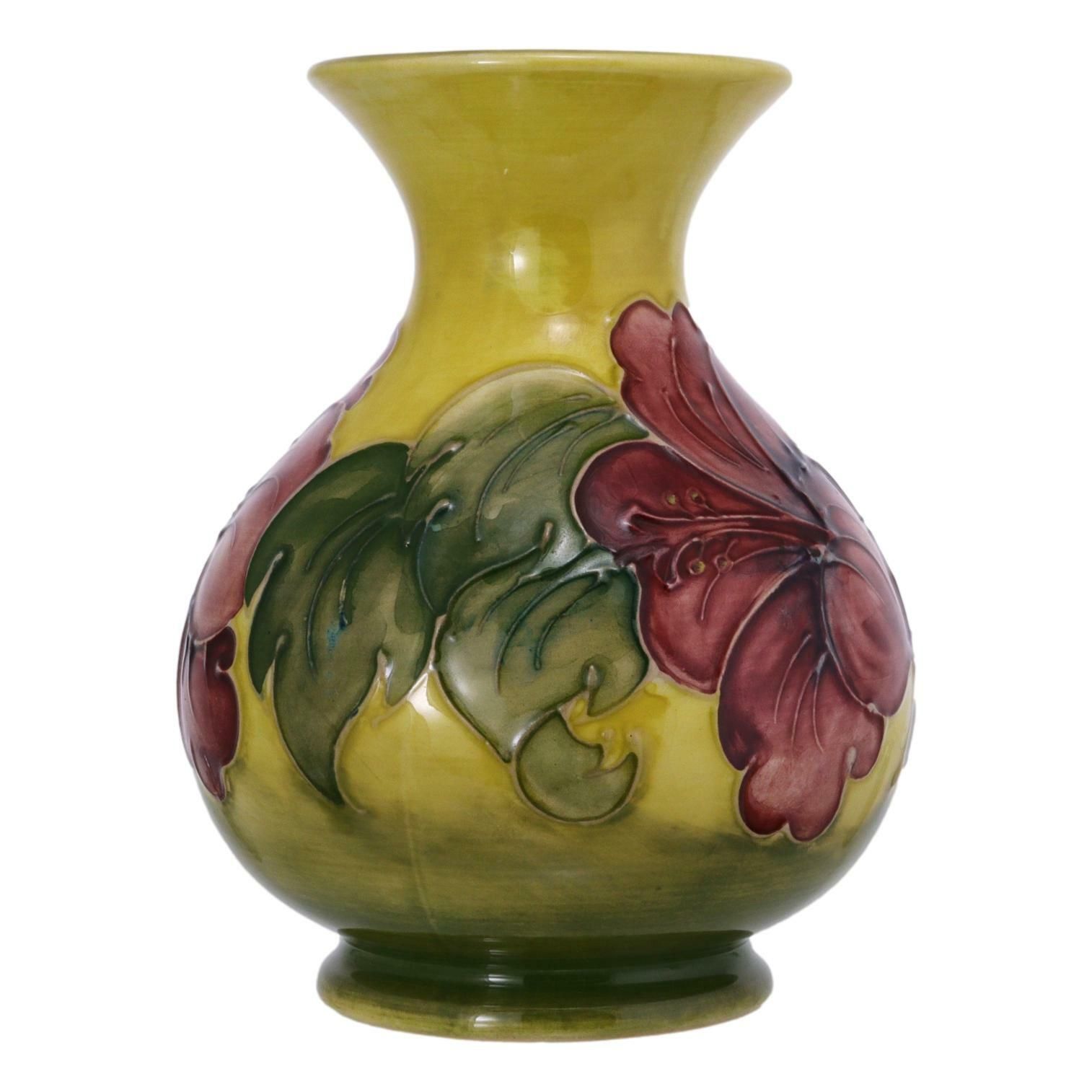 Moorcroft Pottery Hibiscus Vase 5 1/4" (13.25cm) Tall C1953 photo Home Decor
