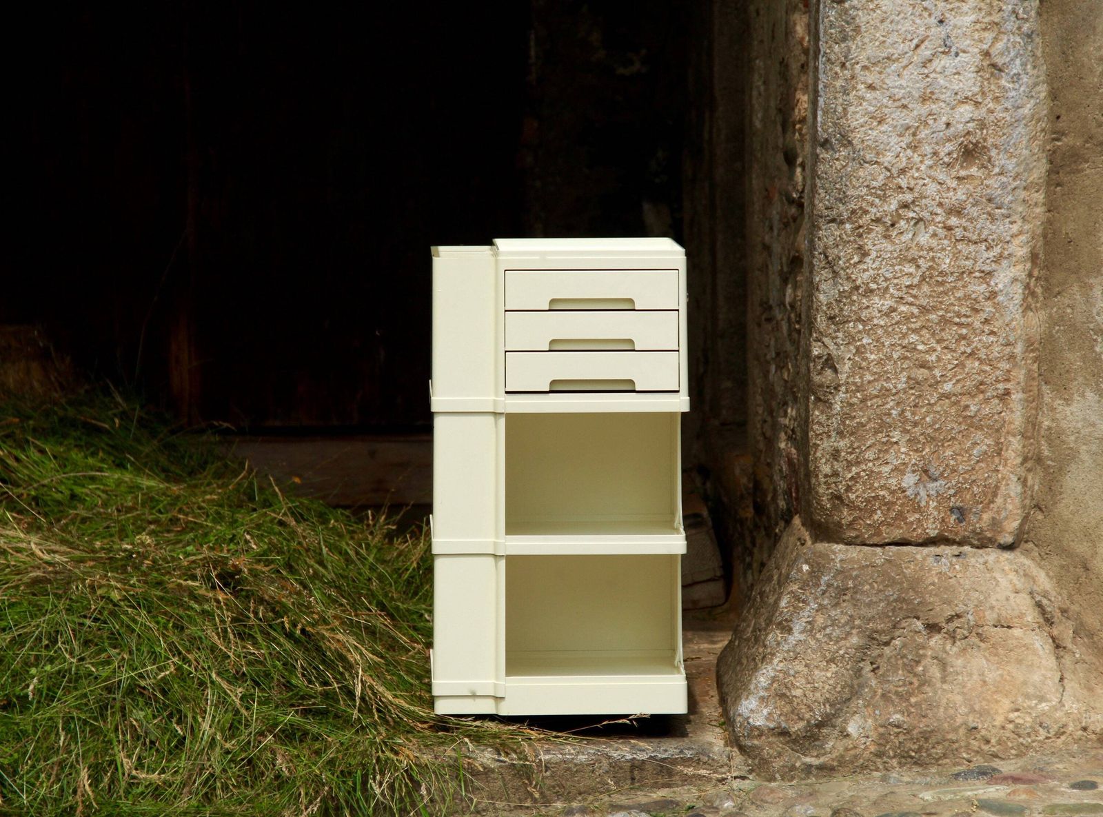 photo for sale Neolt, Italian Cream Plastic Trolley By Giovanni Pelis For Stile Neolt, Italy, 1960s