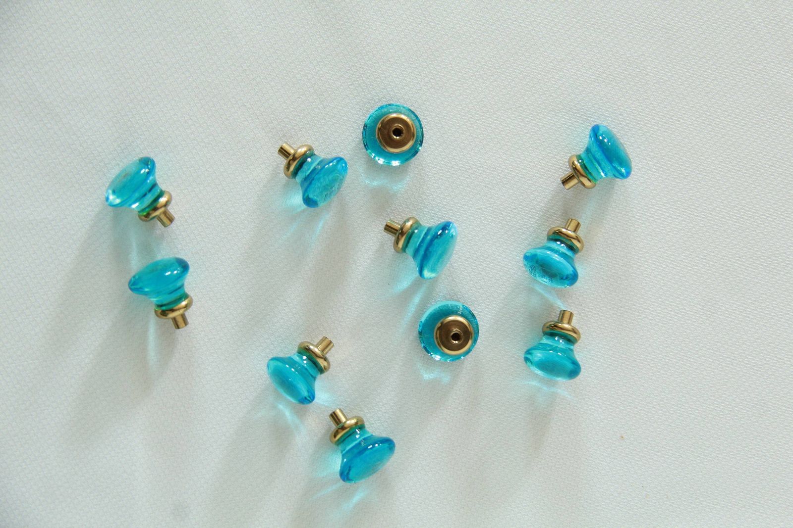 Pomolini, Vintage Pastel Light Blue Murano Glass Knobs With Murano Vetri Label, Set Of 2, Italy, 1960s photo vinterior