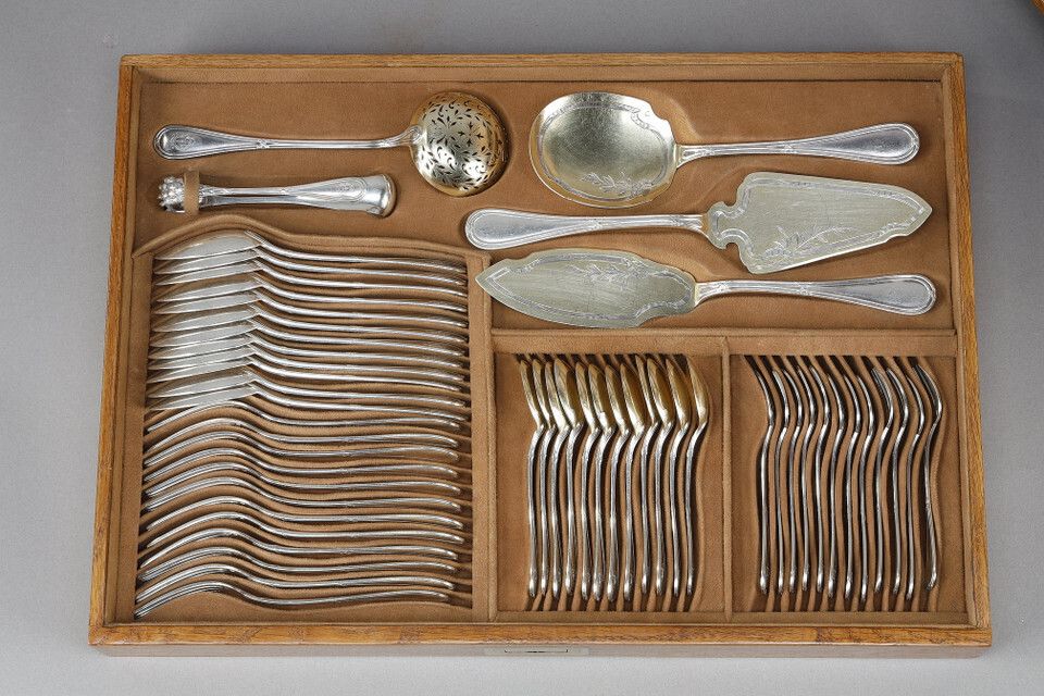 Important Silver And Pear Flatware , In Original Case. Tétard Frères. photo vintage