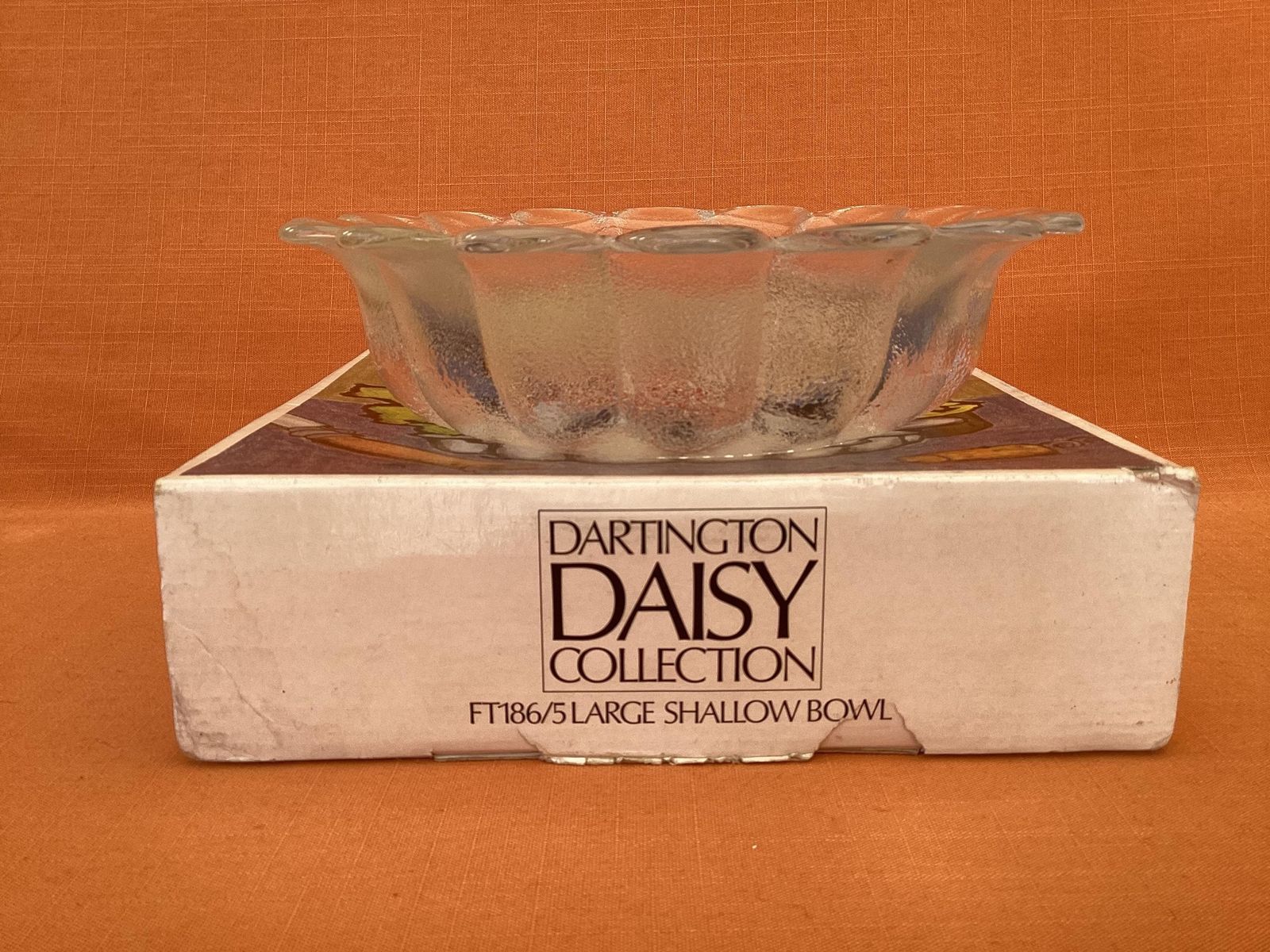 Dartington Daisy Shallow Fruit Bowl 10.25” Diameter In Original Box, Frank Thrower Design, Dartington Crystal, Large Dartington Daisy Bowl photo for sale