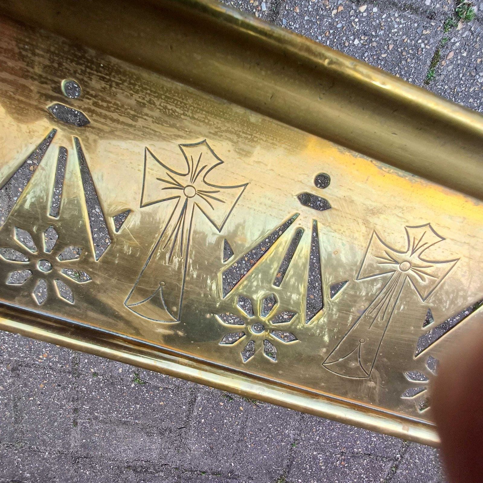 Antique Brass Fireplace Fender Victorian Gothic Art Nouveau Pierced Cross Star Motif Rolled Edge Patina Decorative Hearth Guard photo Home Fixtures